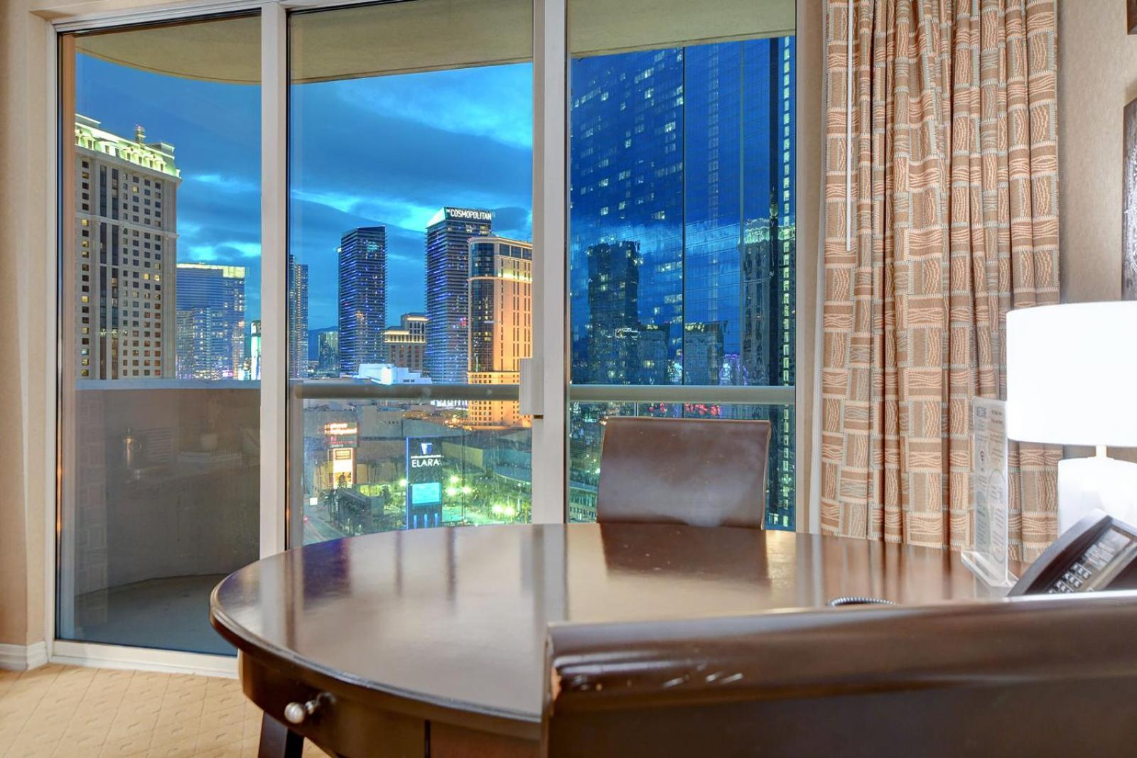 Suite Spot LV II at MGM Balcony F1 View photo 23