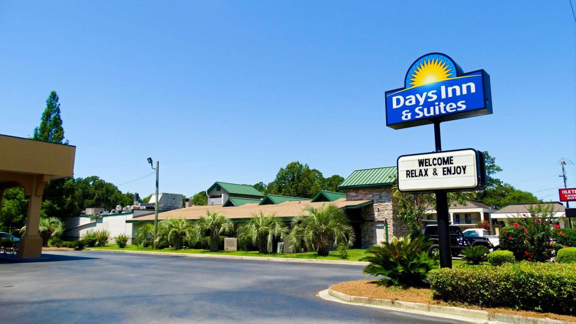 Days Inn & Suites by Wyndham Savannah Midtown photo 58