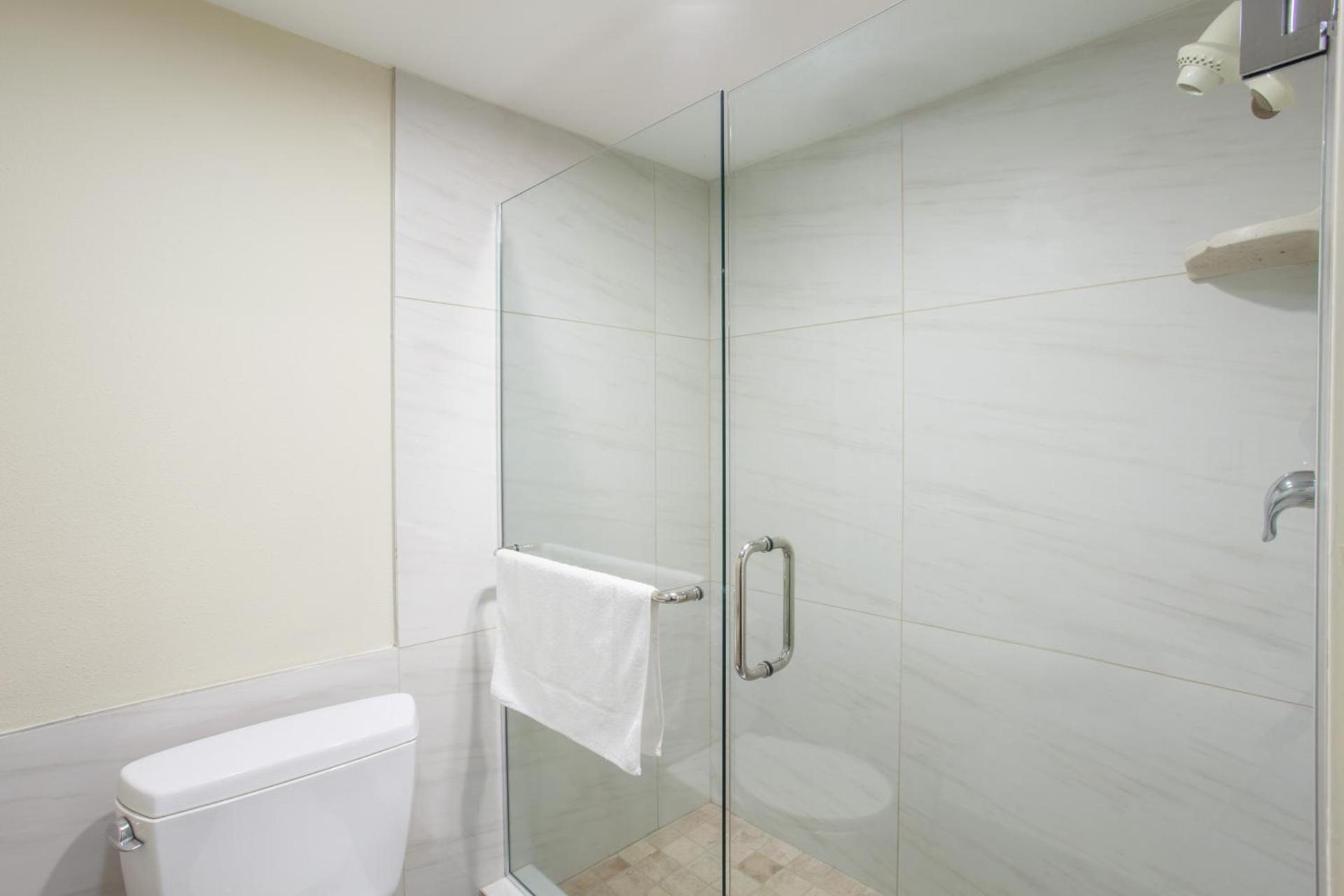 Ramada by Wyndham Culver City photo 44