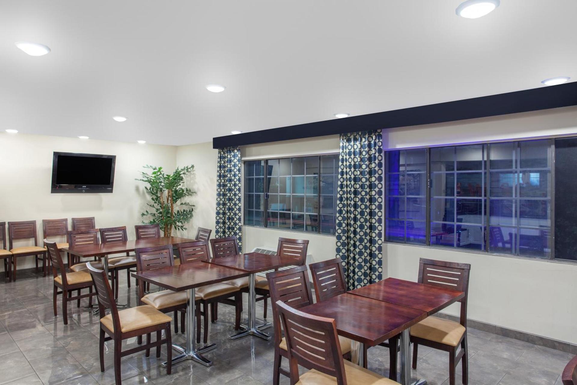 Ramada by Wyndham Culver City photo 45