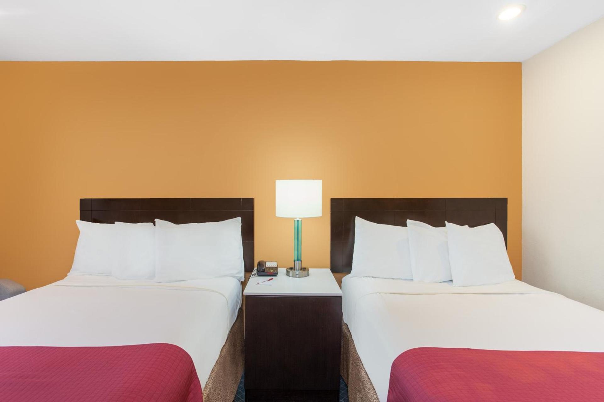 Ramada by Wyndham Culver City photo 47