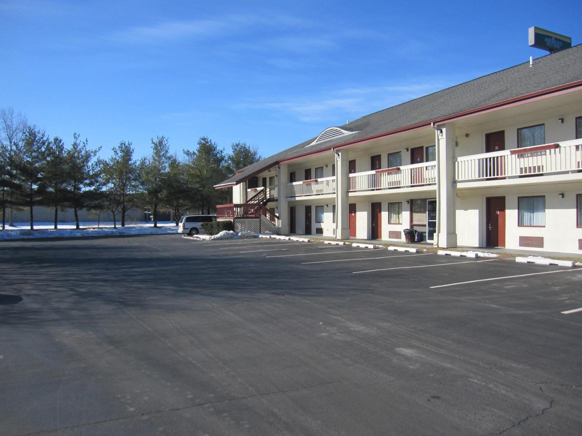 Days Inn by Wyndham Queensbury/Lake George photo 43