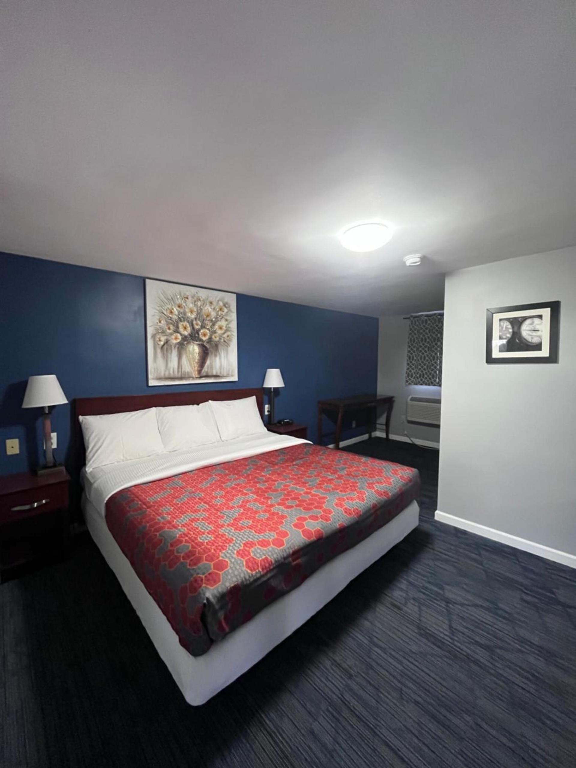 Chaplin Inn & Suites photo 1