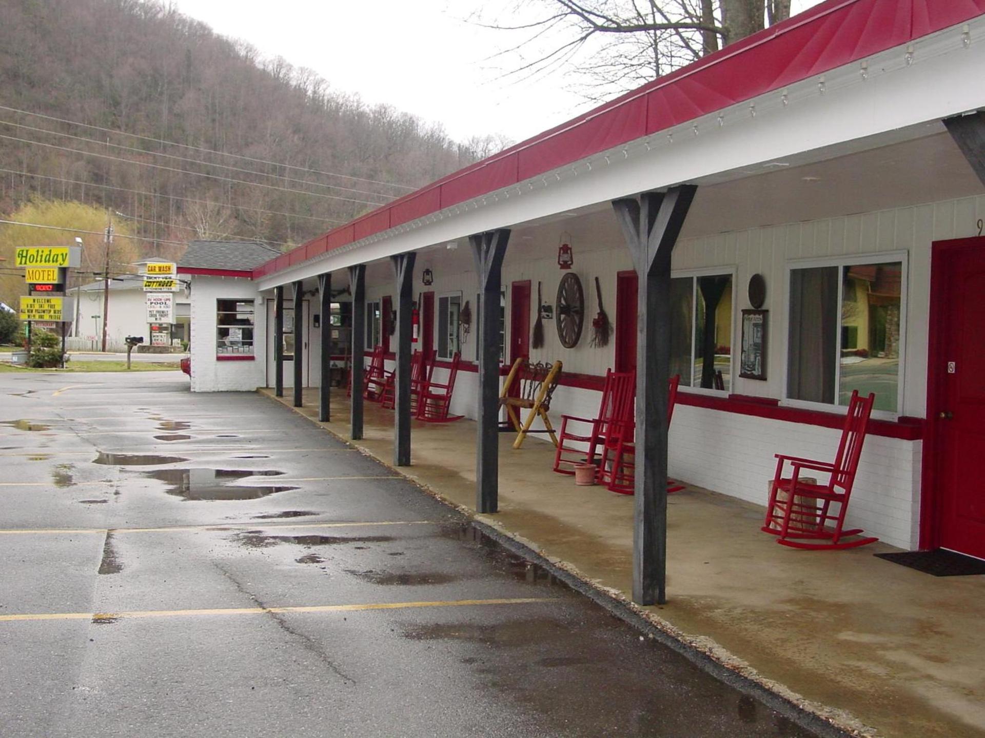 A Holiday Motel - Maggie Valley photo 29