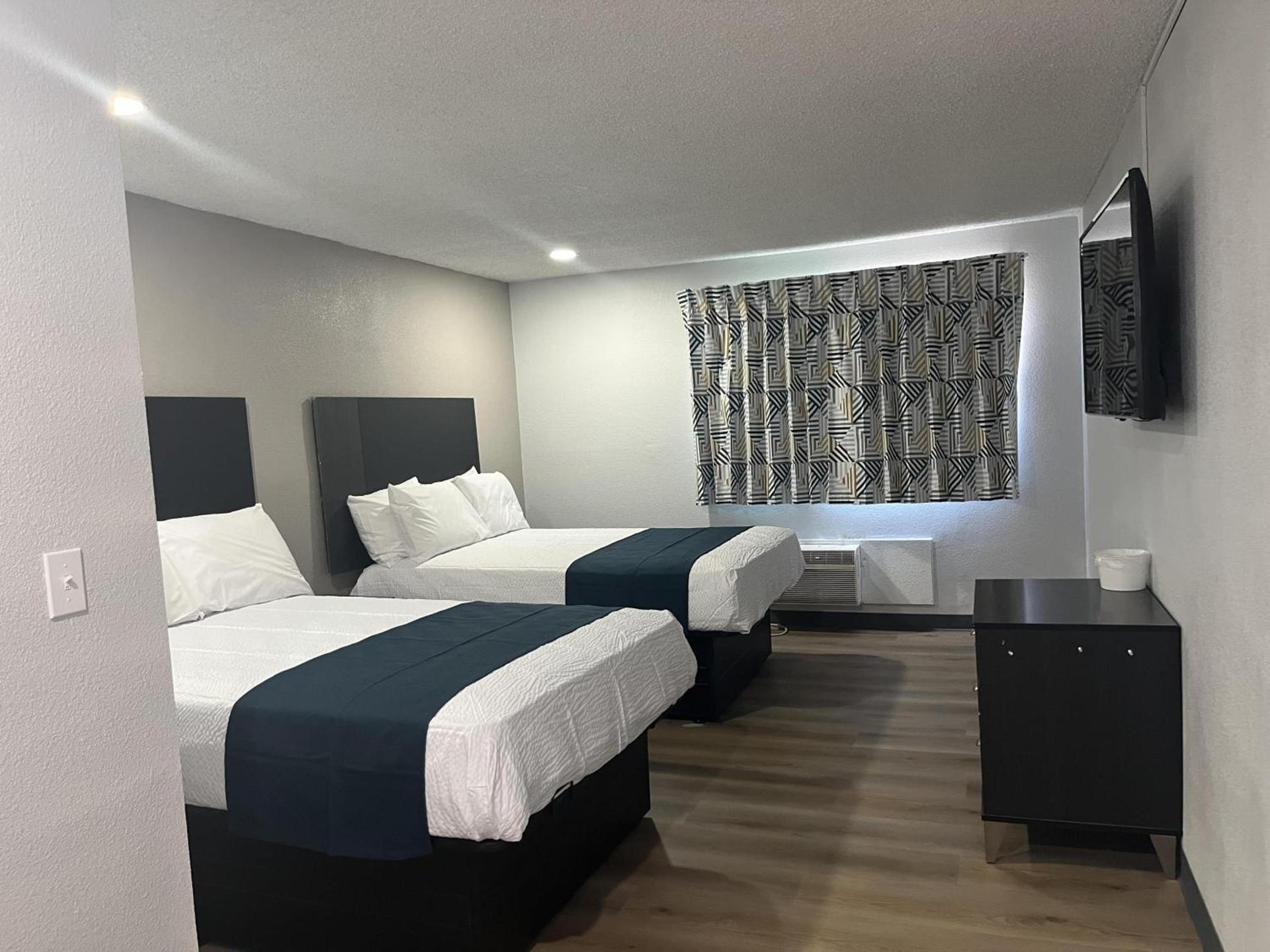 Motel 6 - Las Vegas, NV – Downtown Fremont St Experience photo 1
