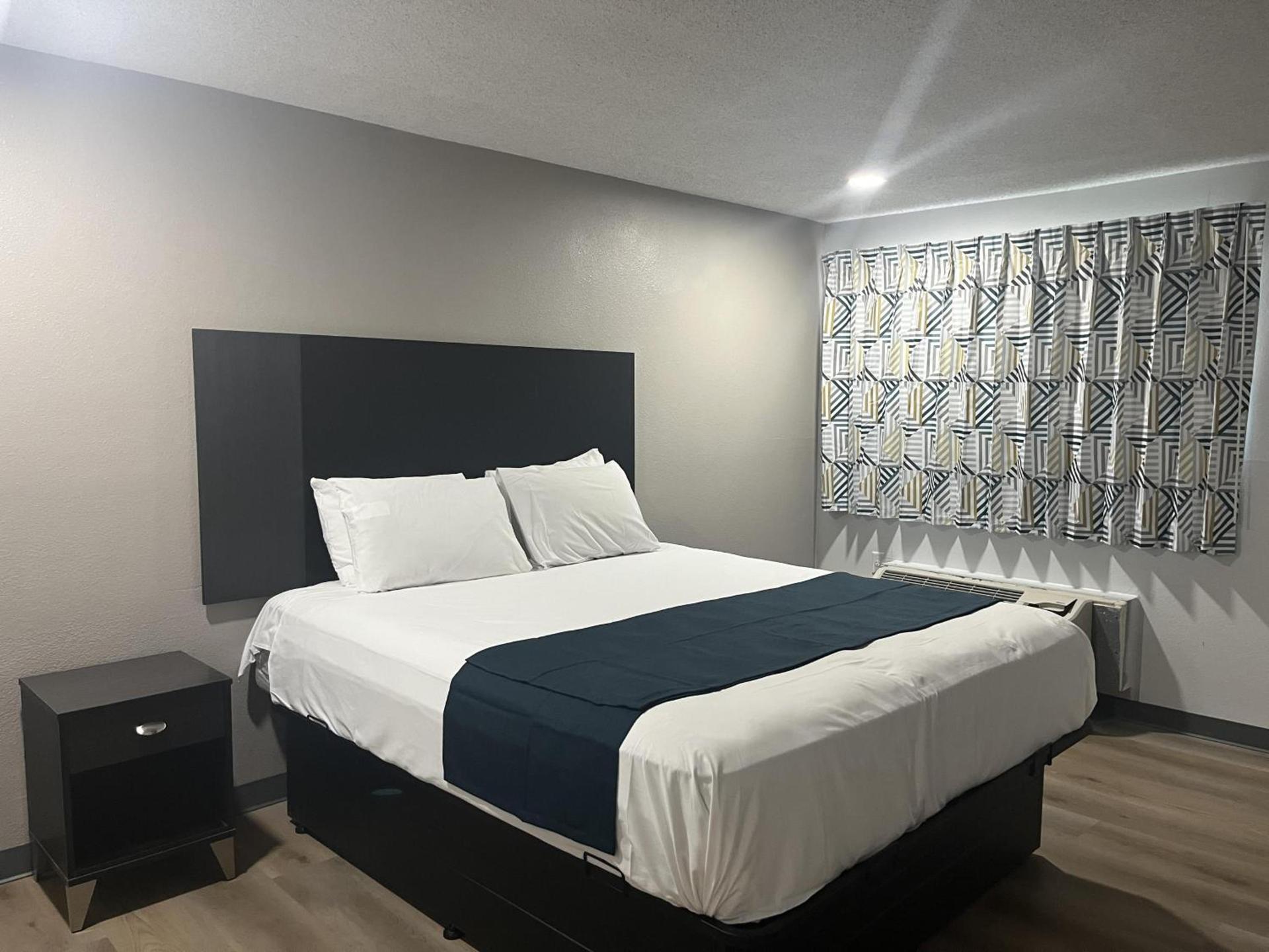 Motel 6 - Las Vegas, NV – Downtown Fremont St Experience photo 17