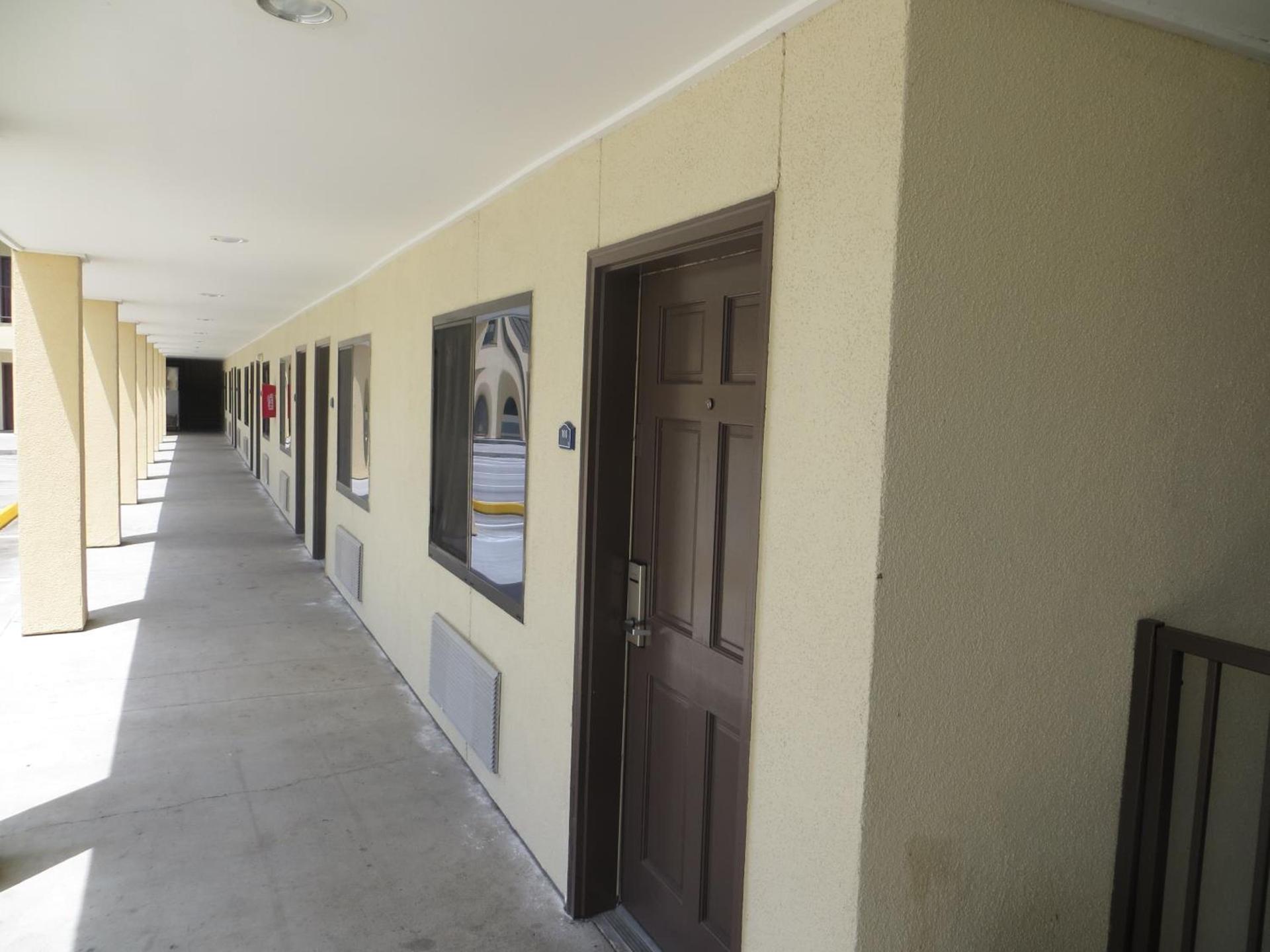 Airway Inn - IAH Airport photo 5