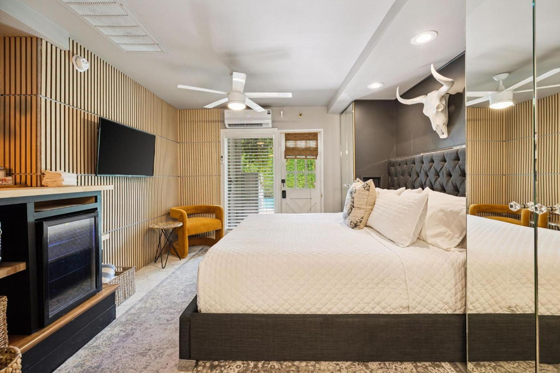 Speakeasy Hotel photo 39