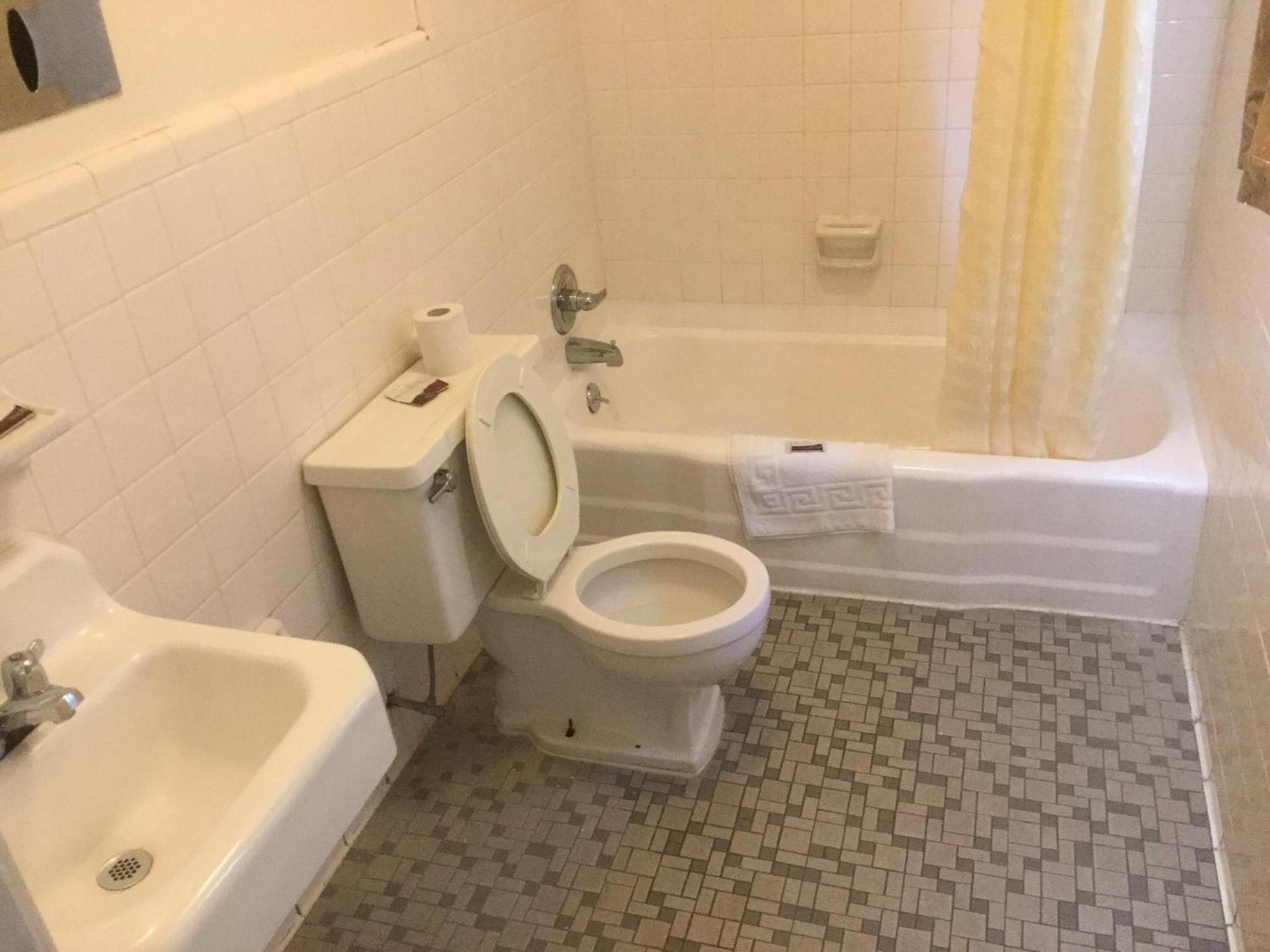 Budget inn photo 11