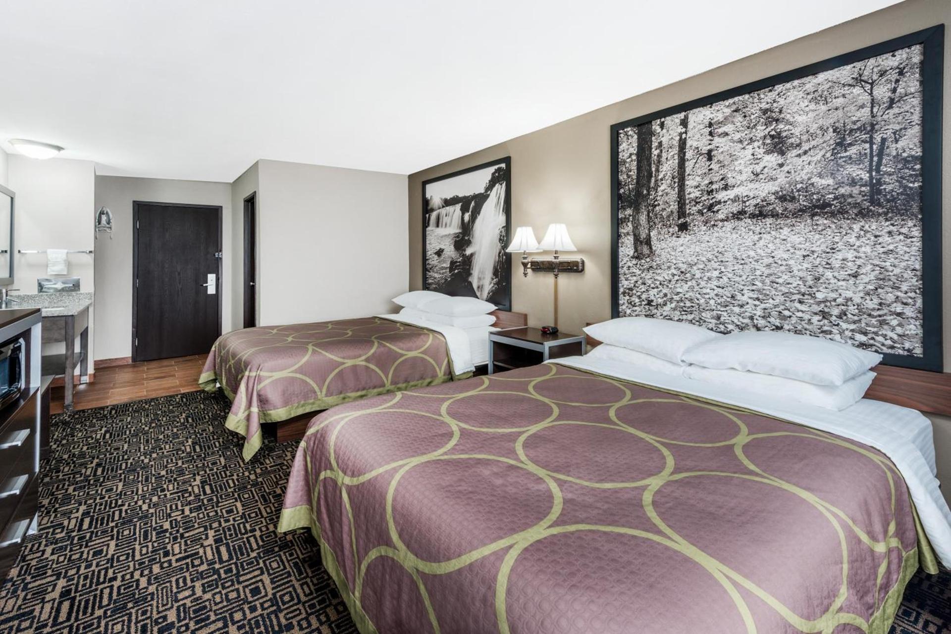 Super 8 by Wyndham Warrensburg photo 18
