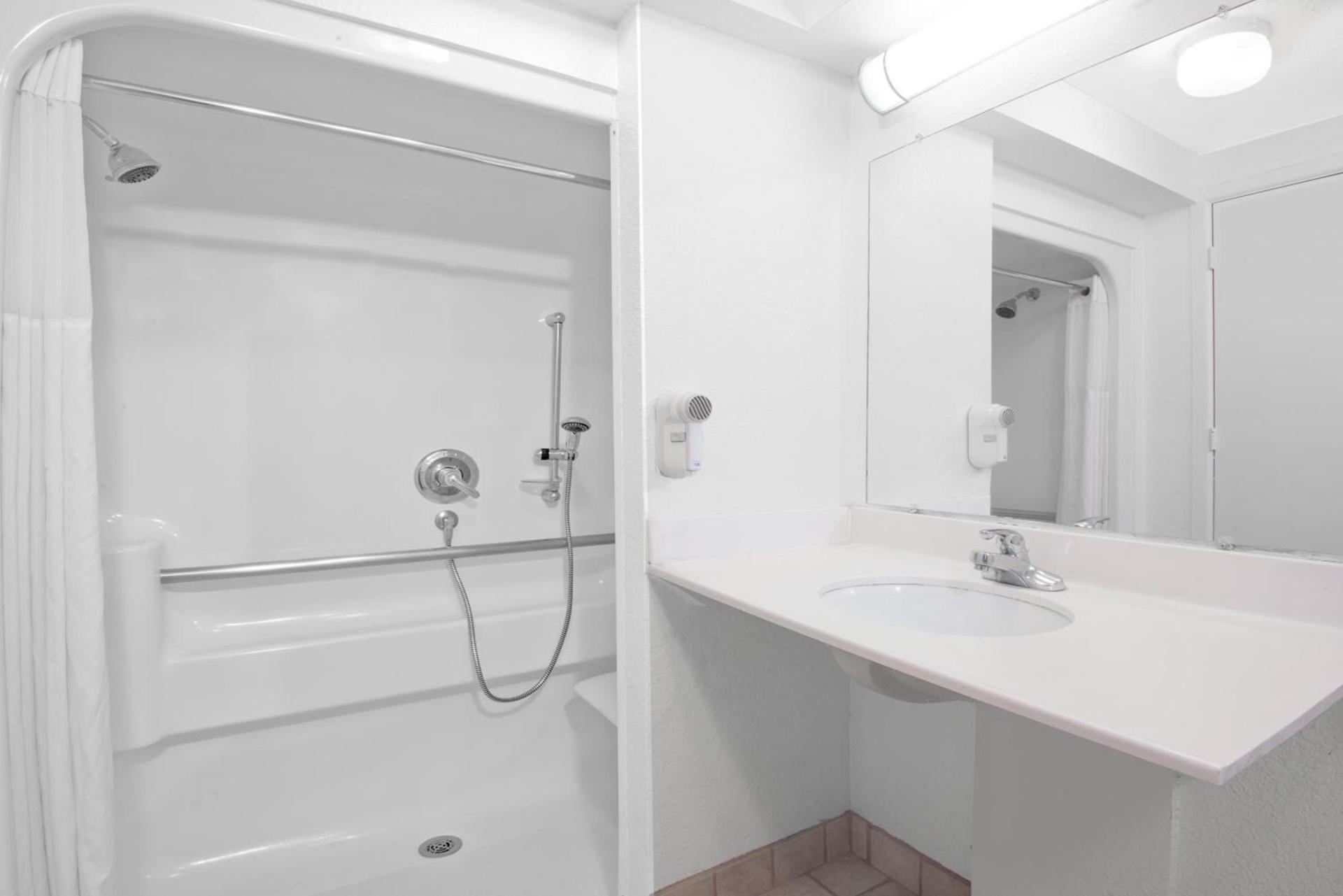 Days Inn & Suites by Wyndham Clovis photo 34