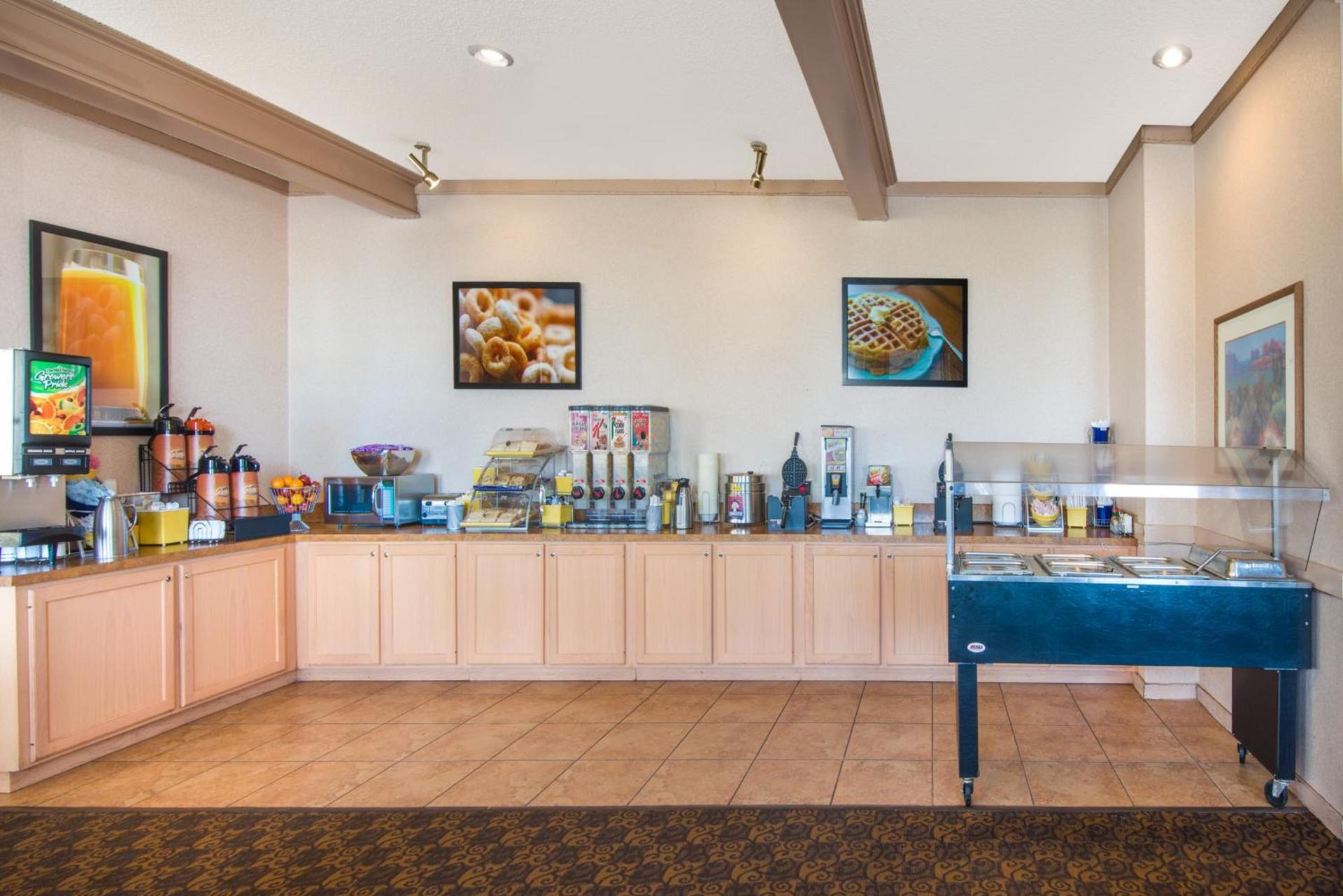Days Inn & Suites by Wyndham Clovis photo 31