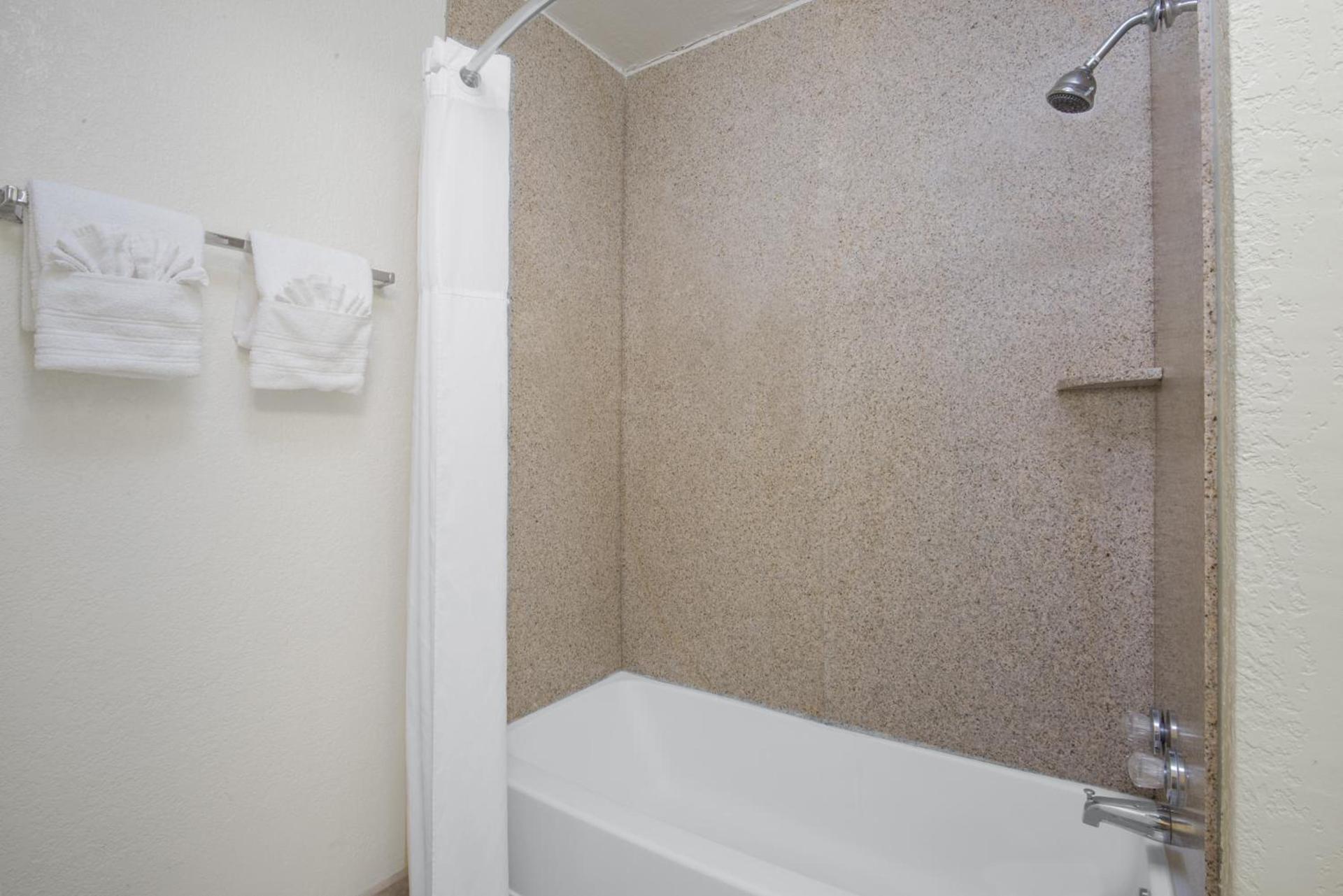 Days Inn & Suites by Wyndham Clovis photo 37