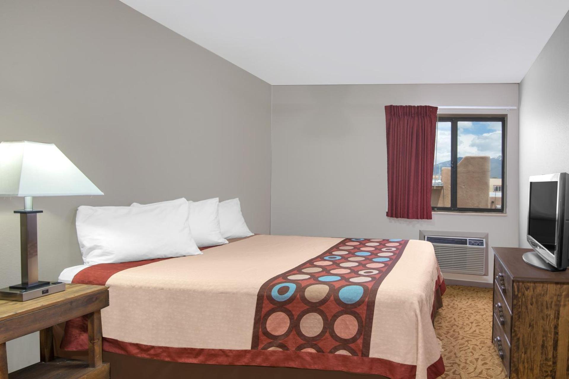 Super 8 by Wyndham Taos photo 57
