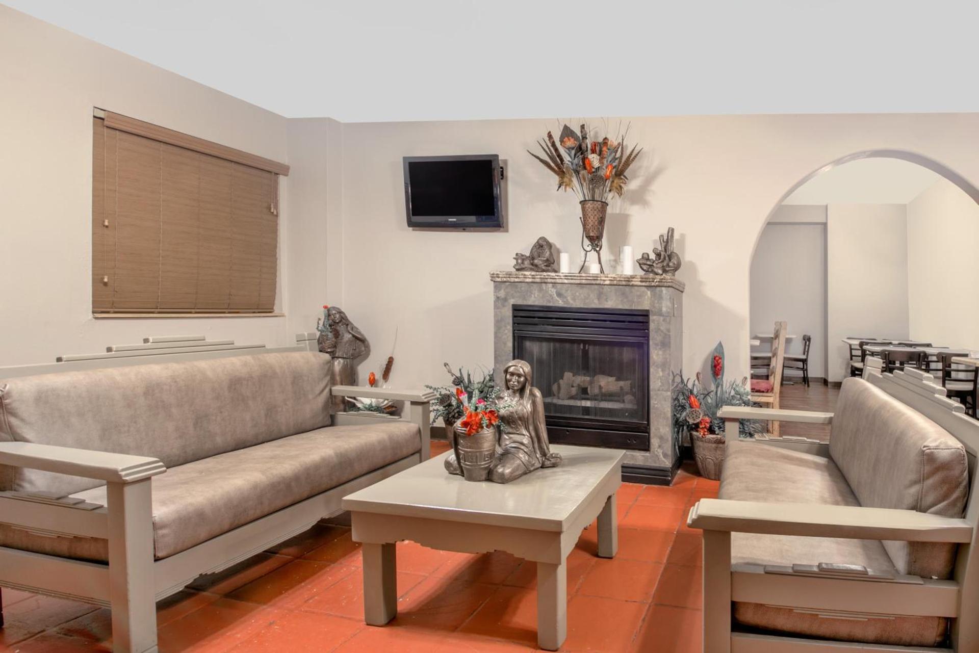Super 8 by Wyndham Taos photo 52