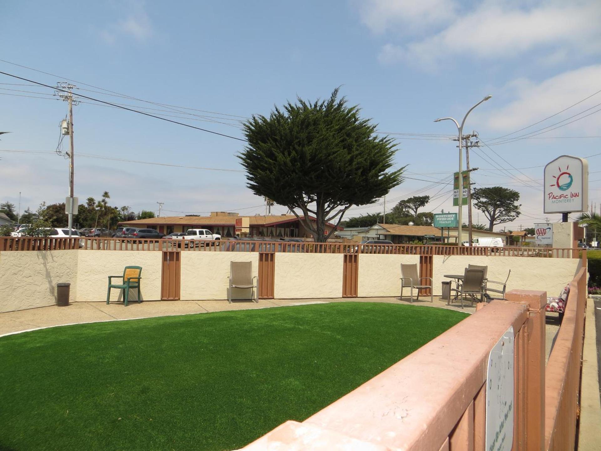 Pacific Inn Monterey photo 25