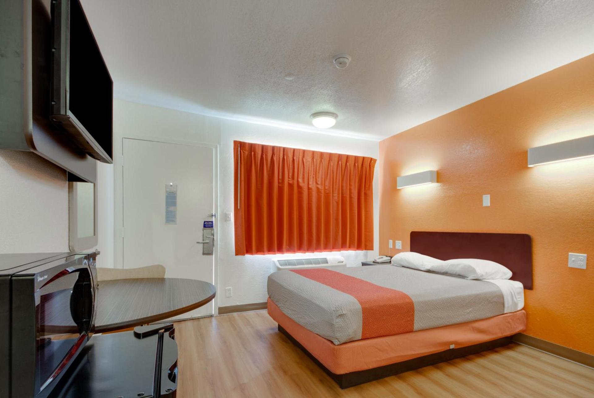 Avera Suites photo 9