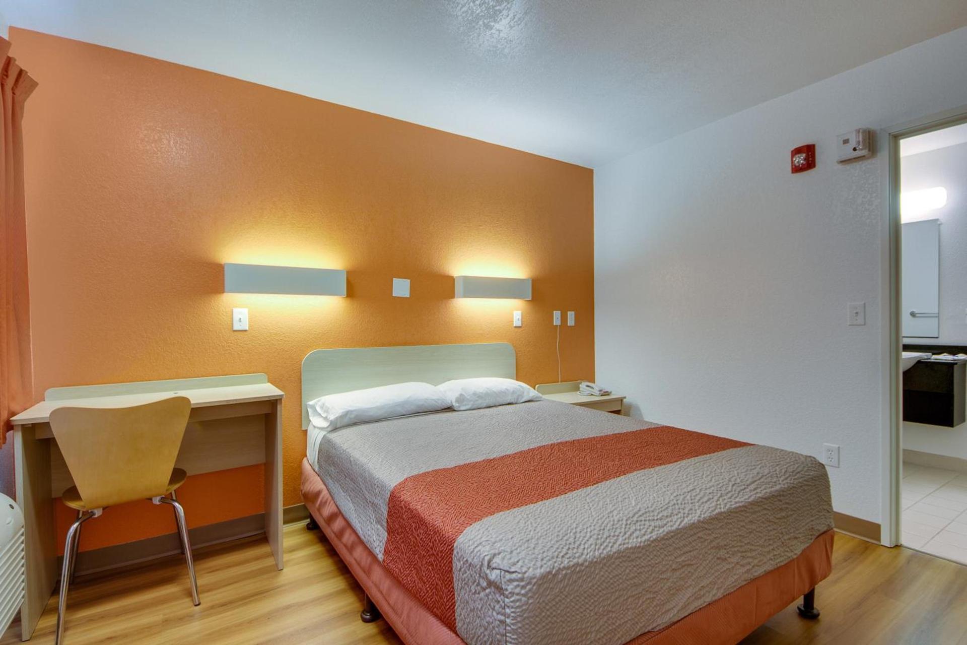 Avera Suites photo 11