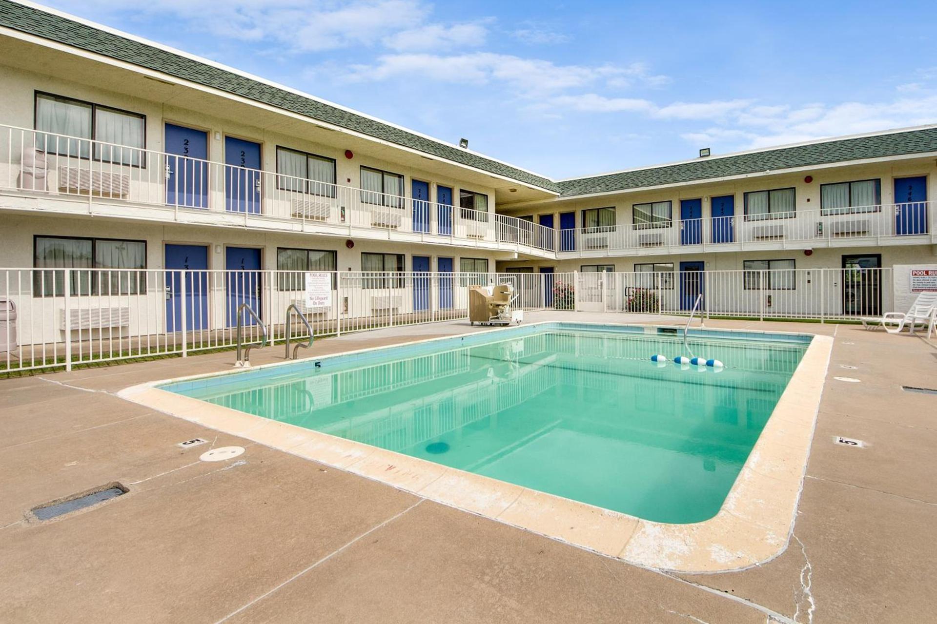 Avera Suites photo 13