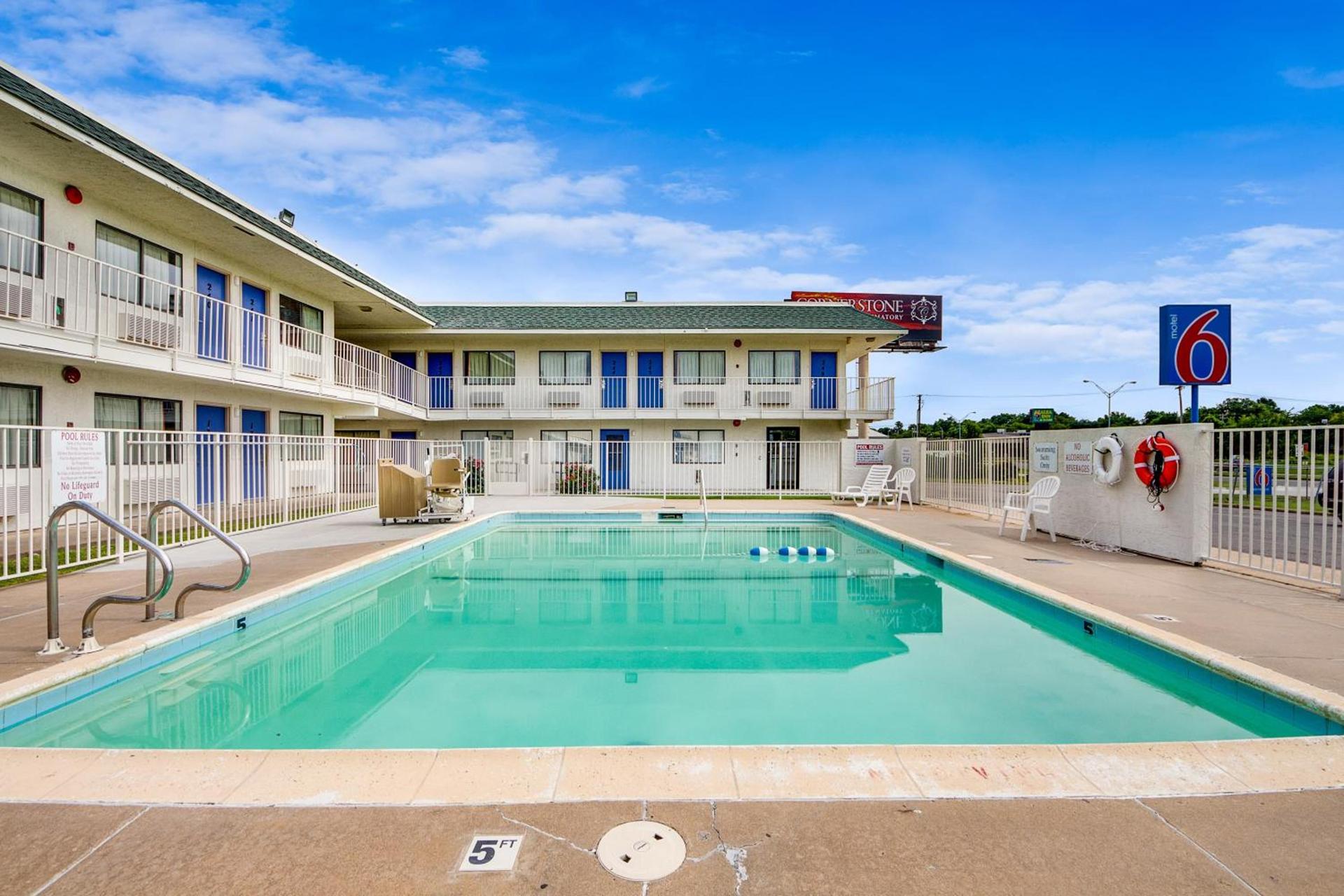 Avera Suites photo 39