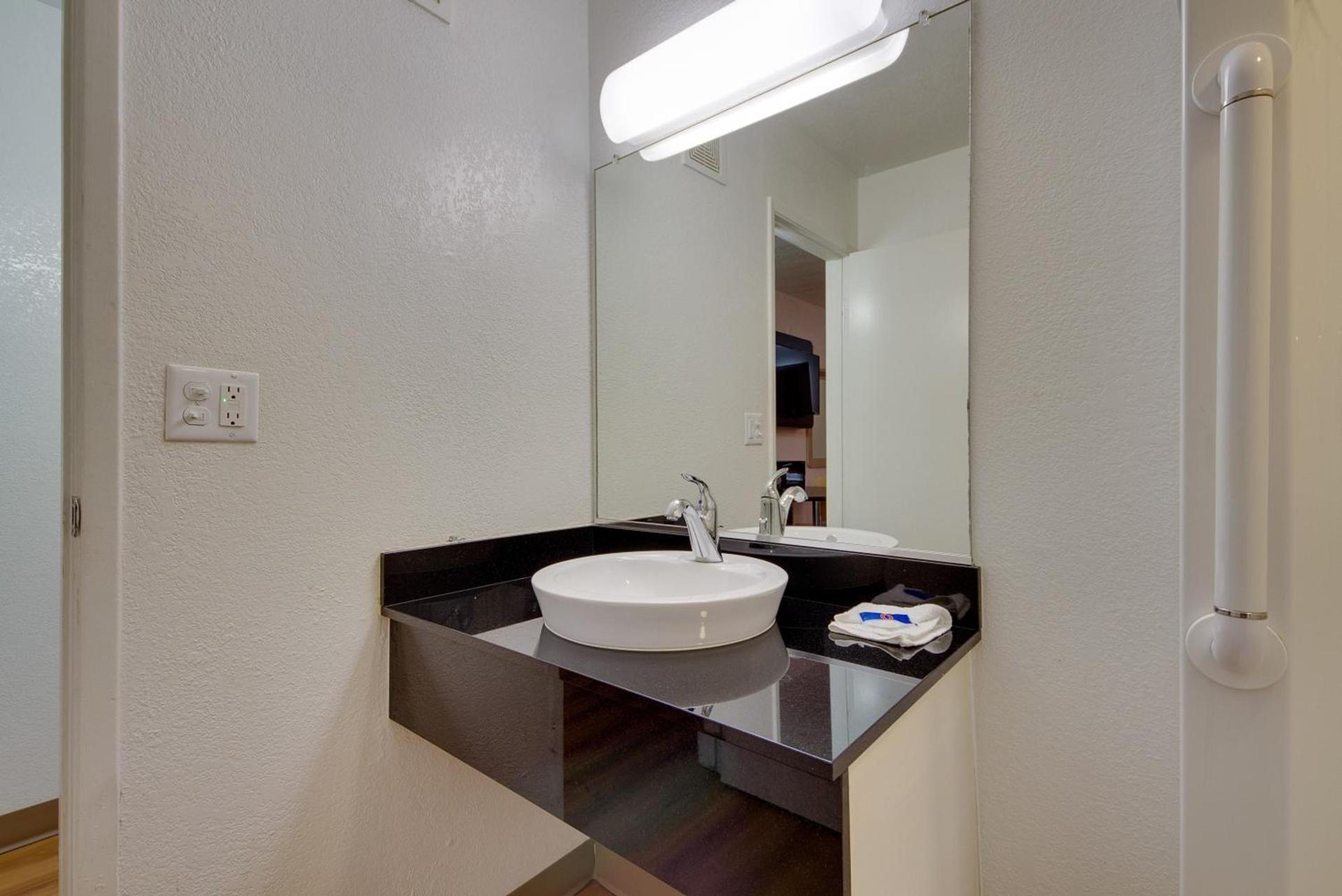 Avera Suites photo 51