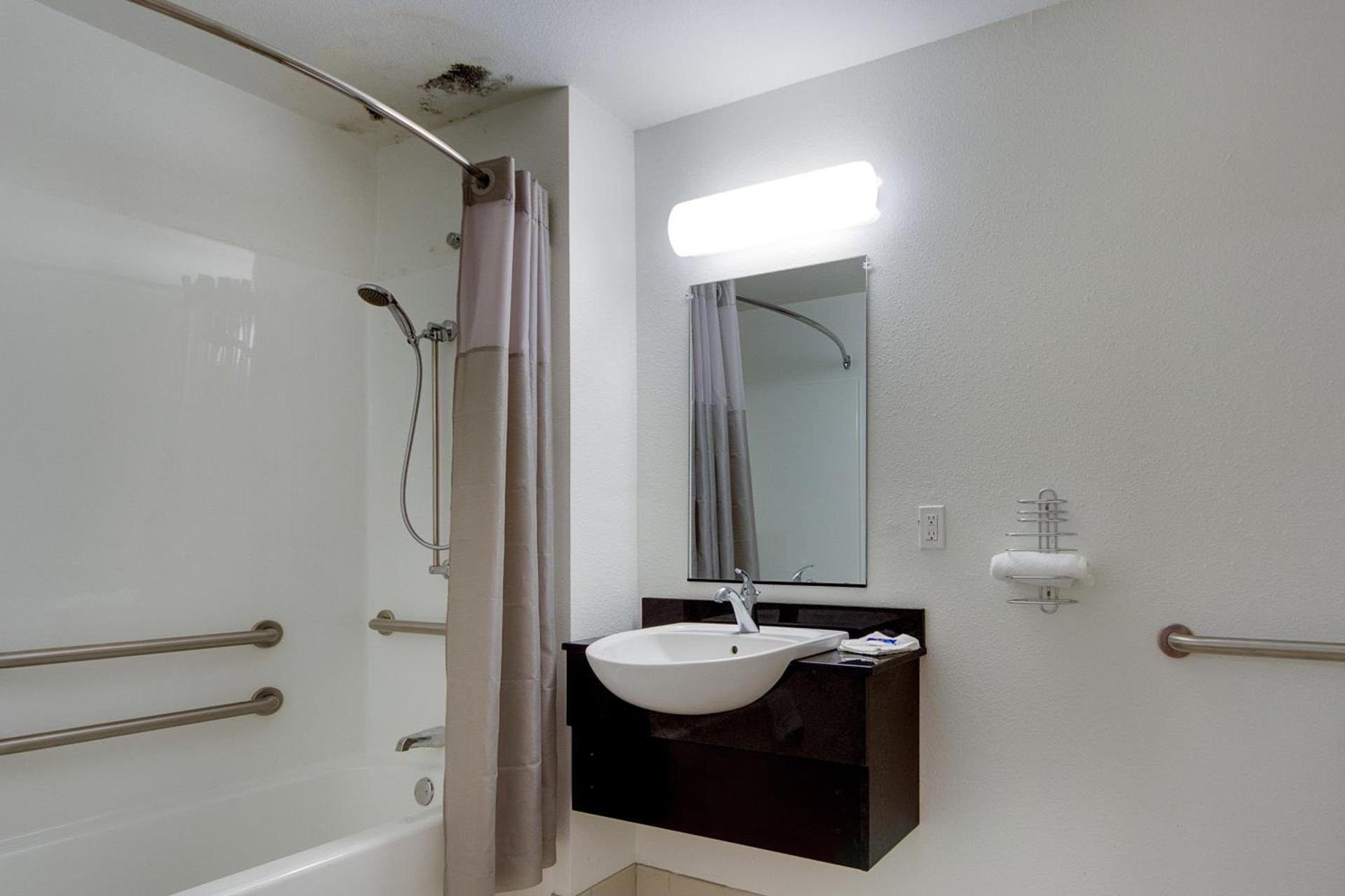Avera Suites photo 52