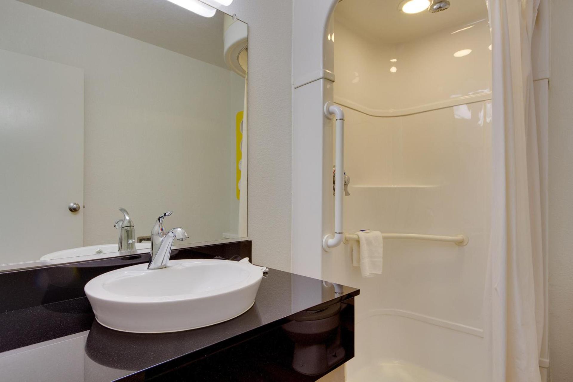 Avera Suites photo 53