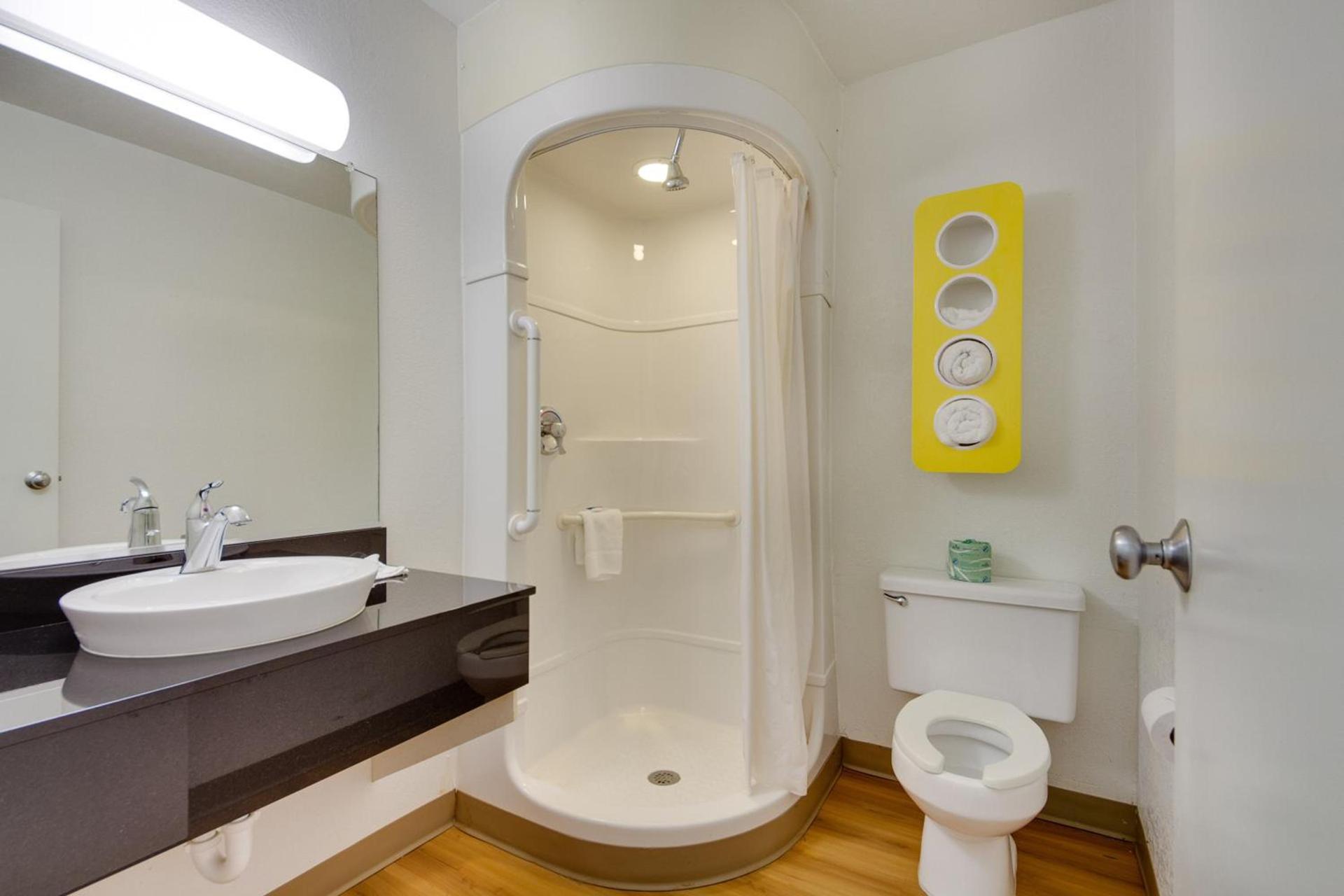 Avera Suites photo 55