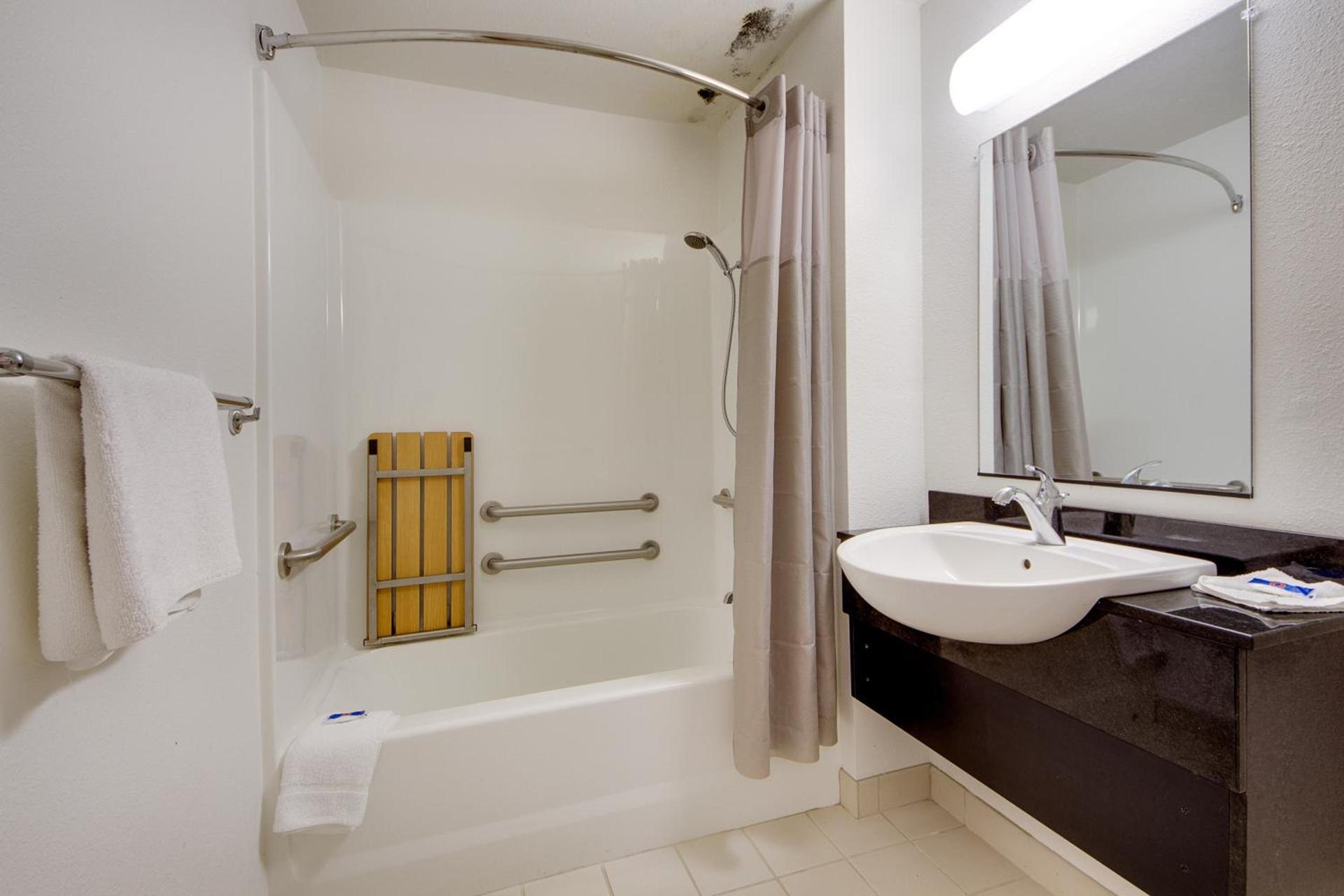 Avera Suites photo 57