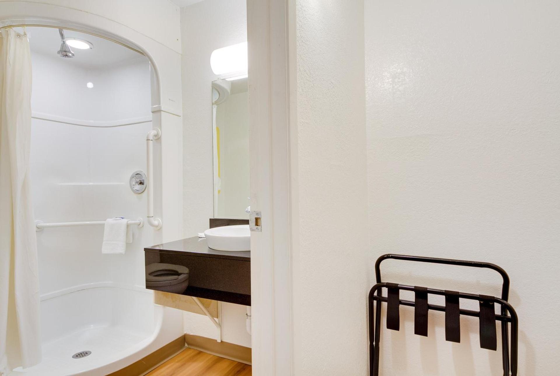 Avera Suites photo 58