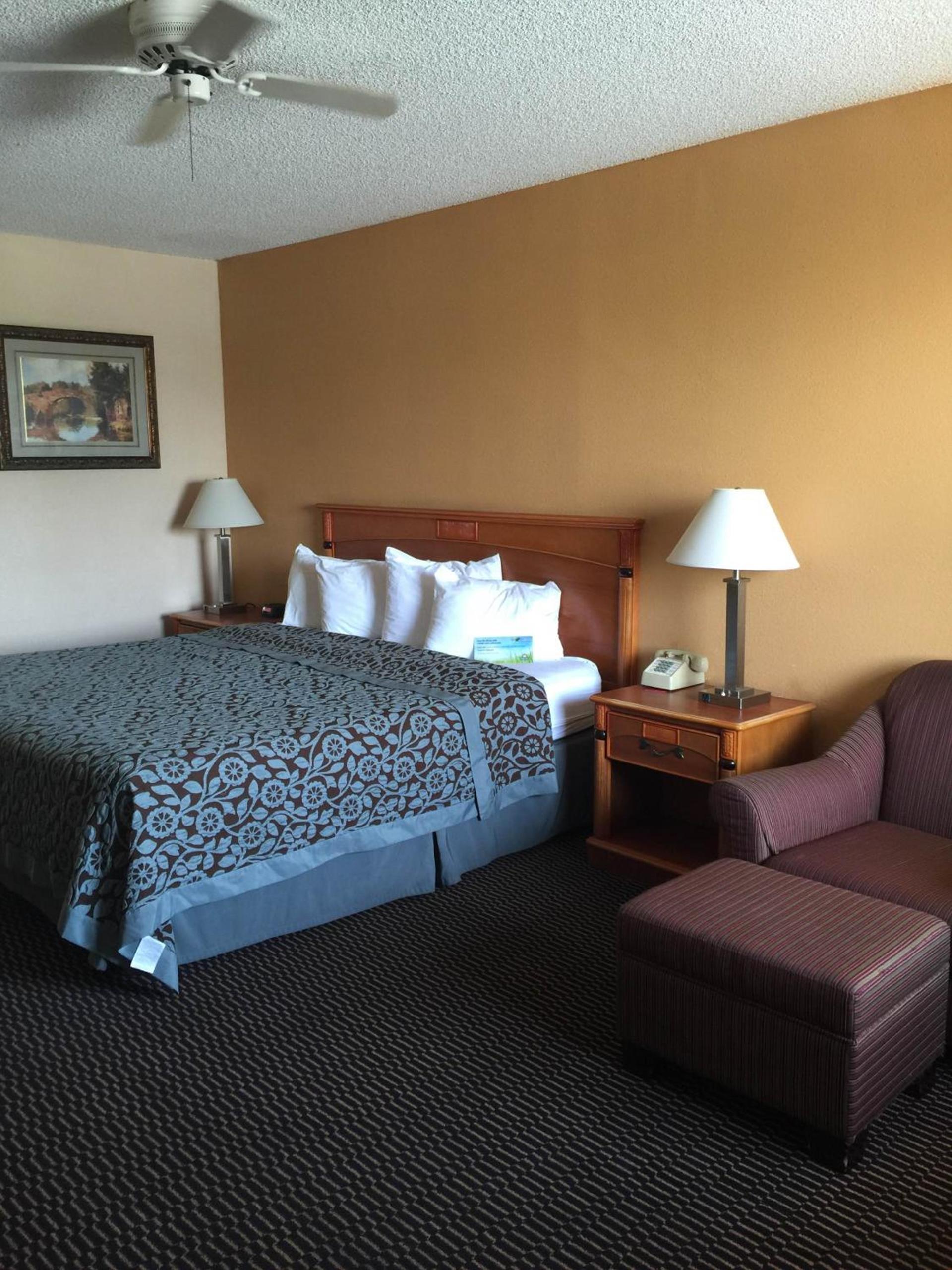 Days Inn by Wyndham Yuma photo 32