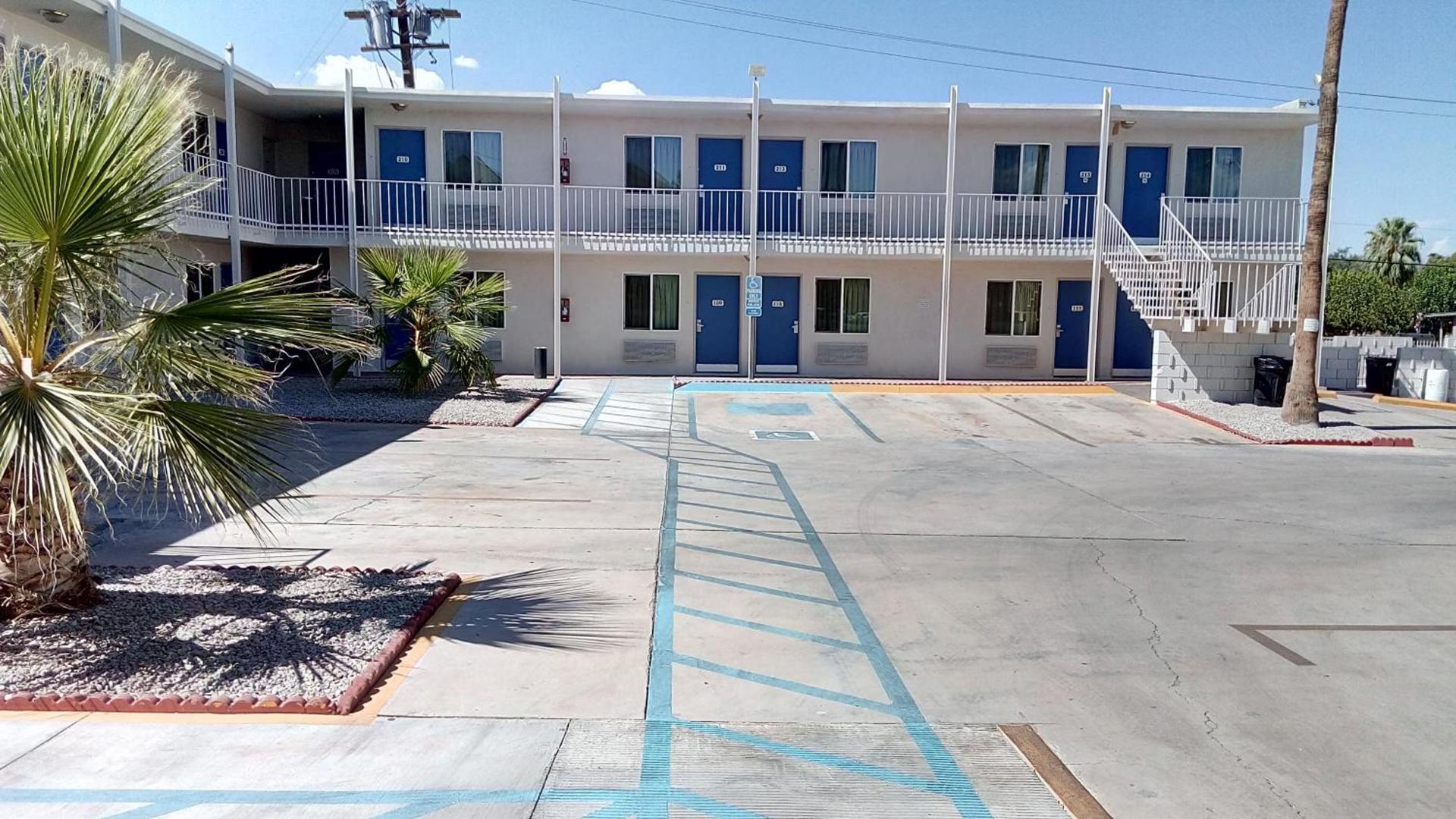 Motel 6-Blythe, CA - South photo 4