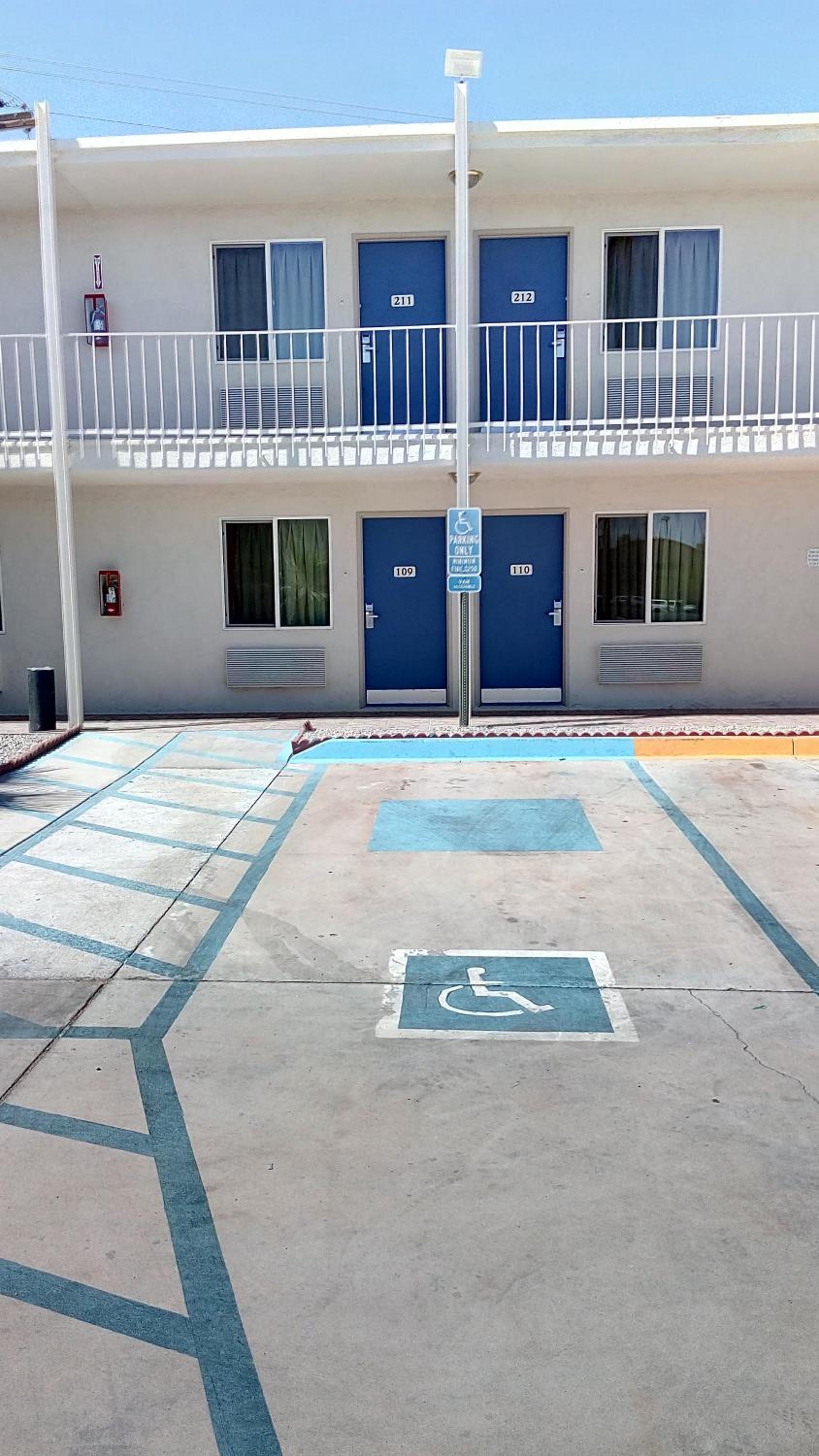 Motel 6-Blythe, CA - South photo 7