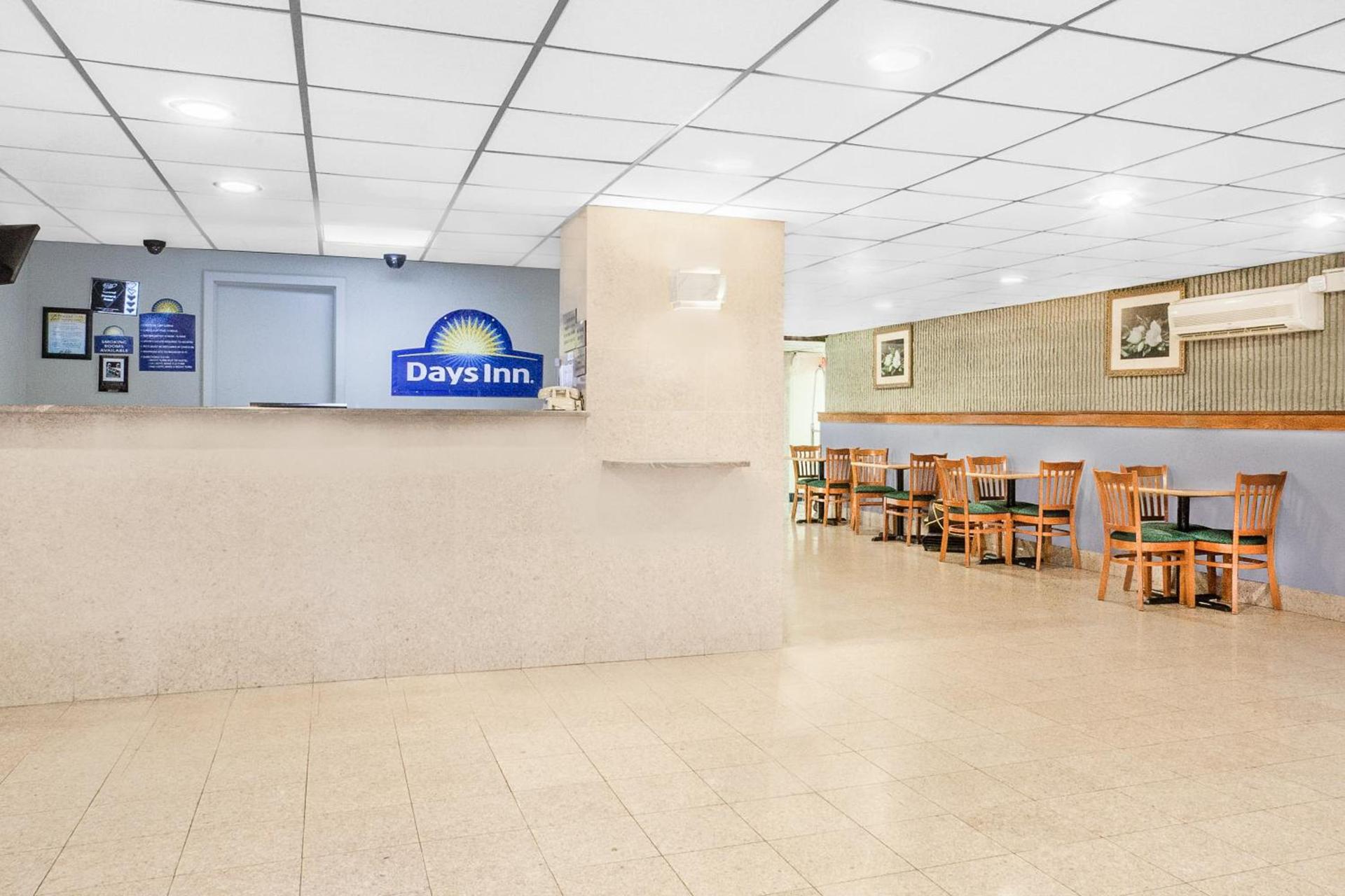 Days Inn by Wyndham Wilkes Barre photo 28