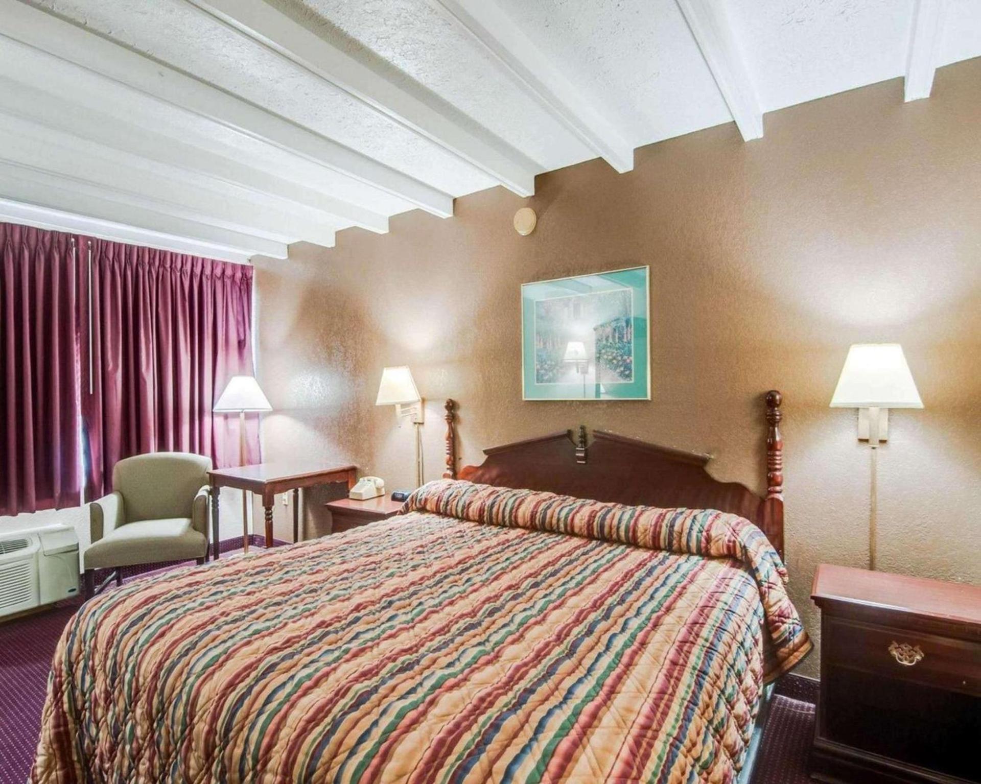 Econo Lodge Galax photo 15