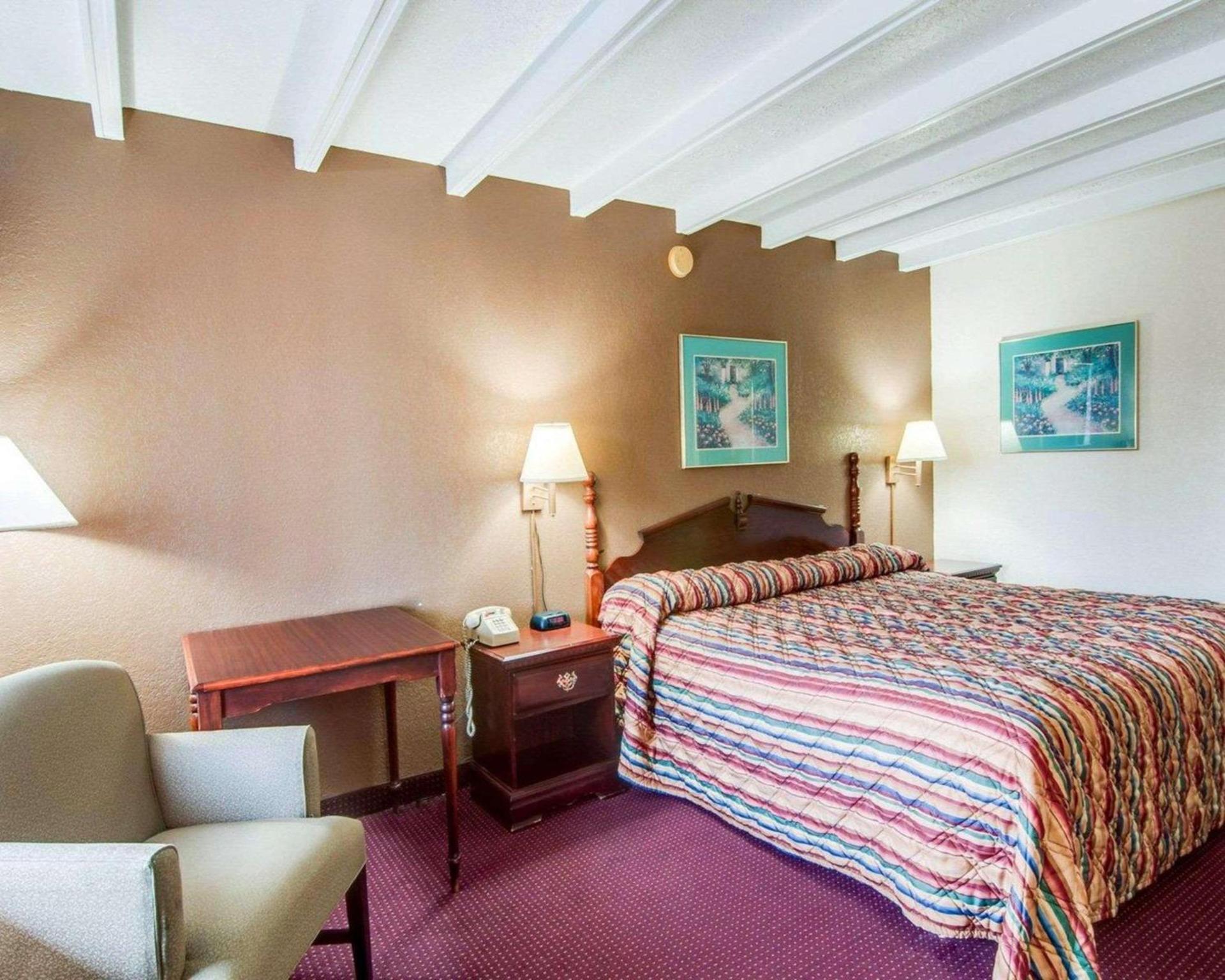 Econo Lodge Galax photo 10