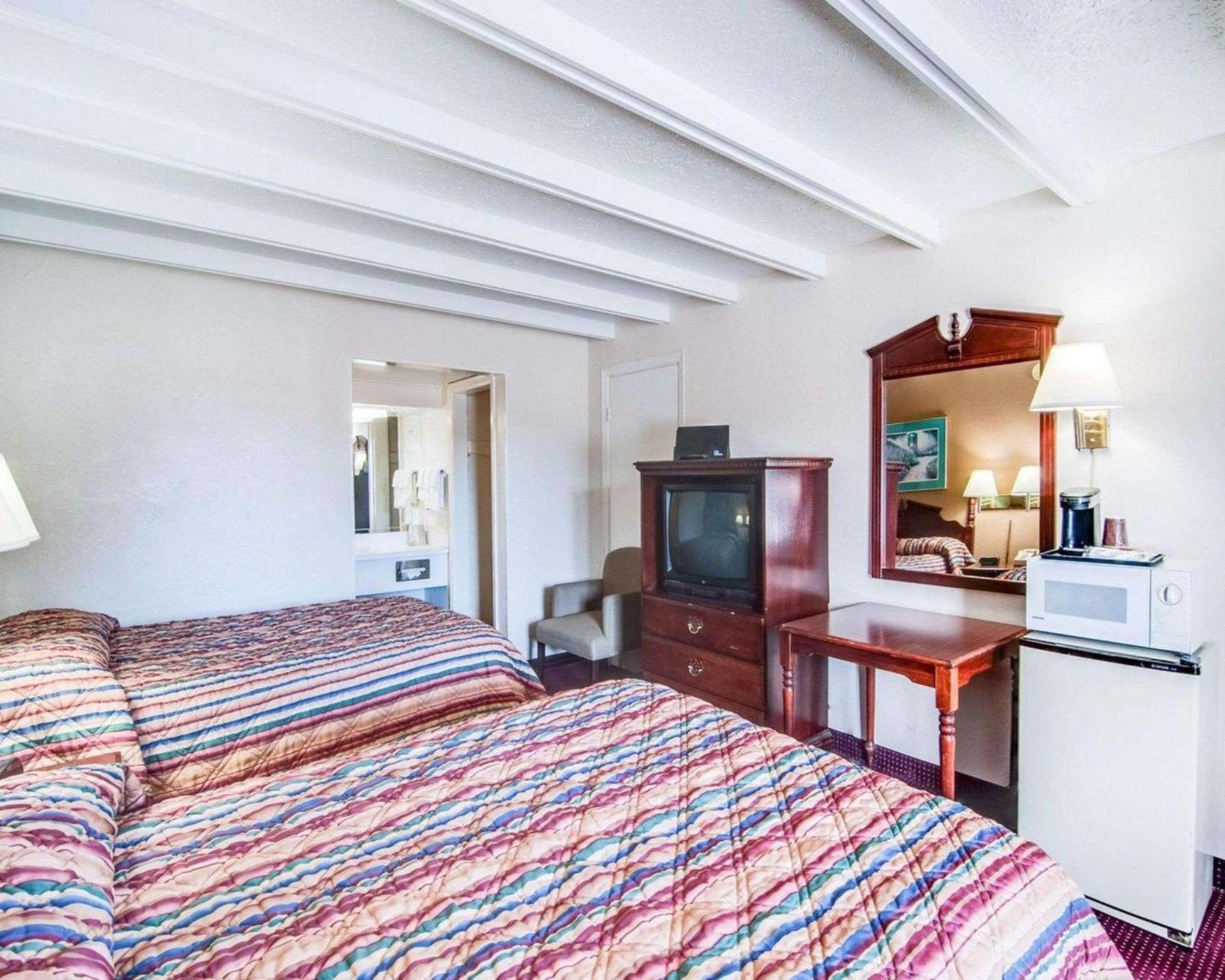 Econo Lodge Galax photo 11