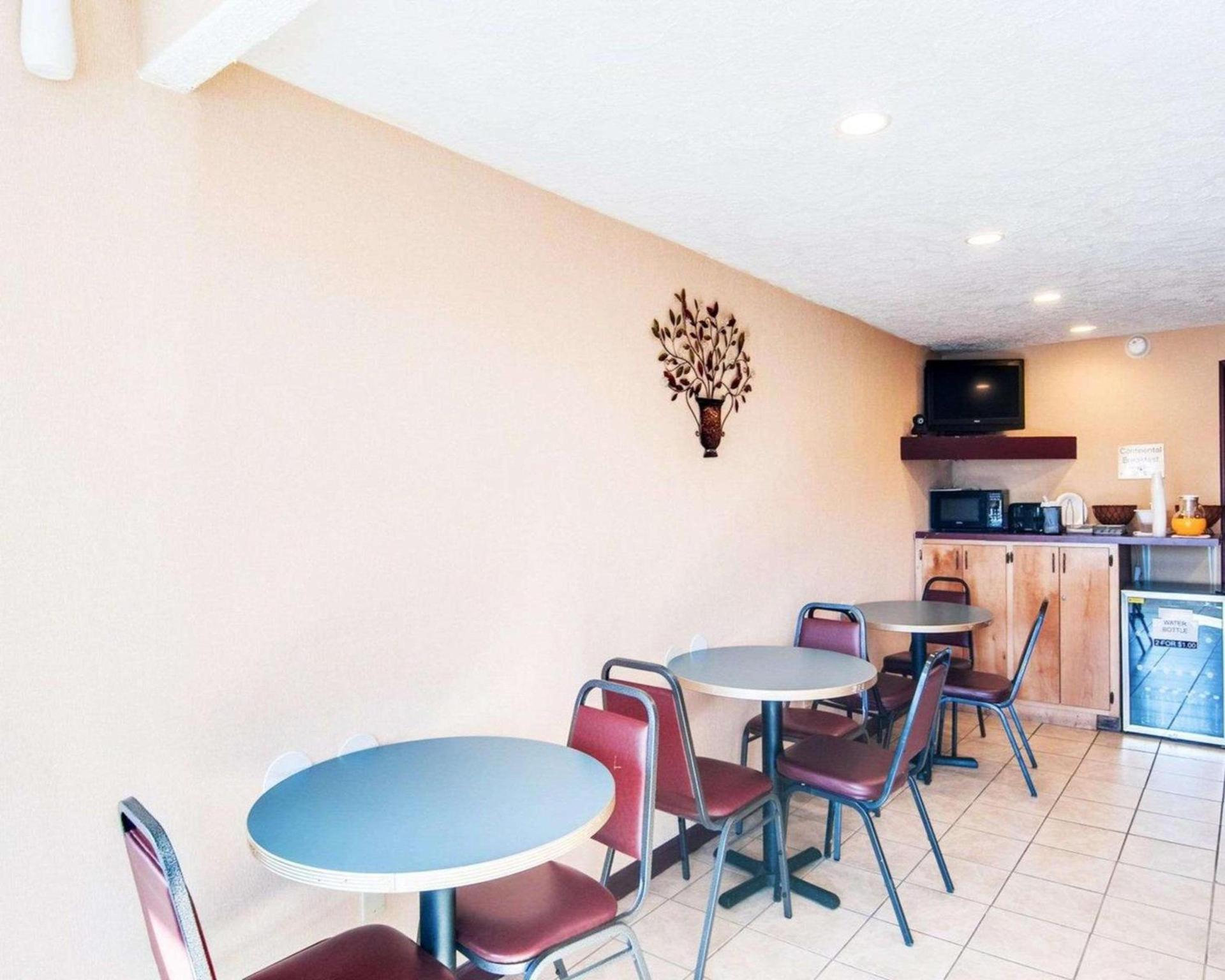 Econo Lodge Galax photo 4