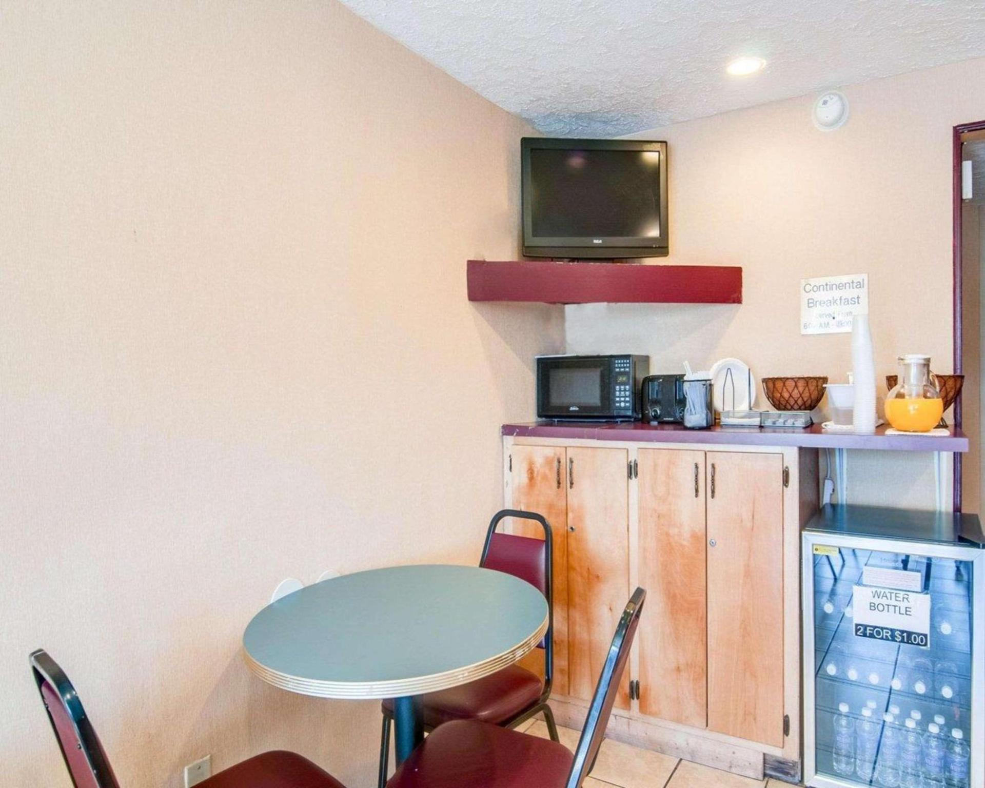 Econo Lodge Galax photo 5