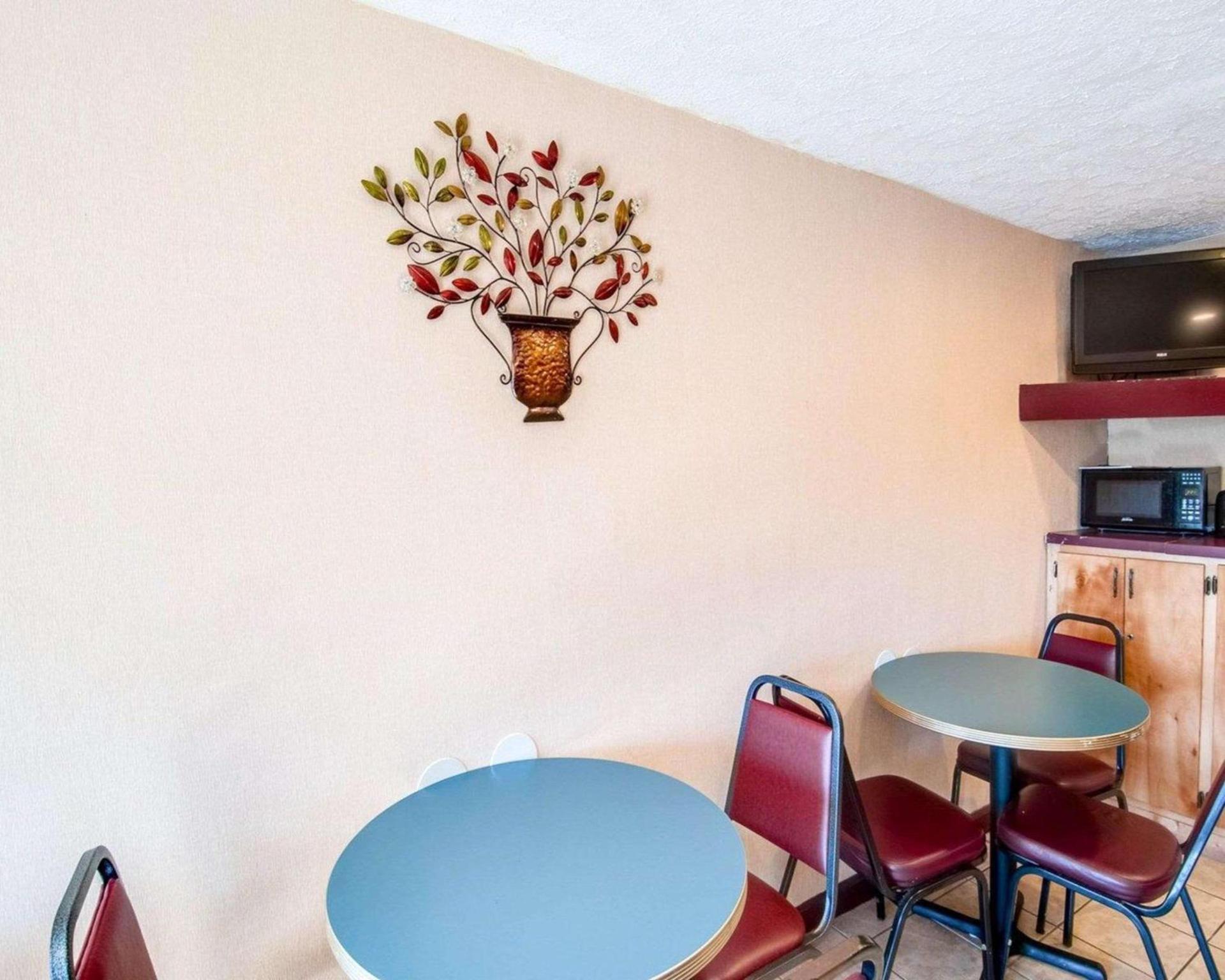 Econo Lodge Galax photo 3