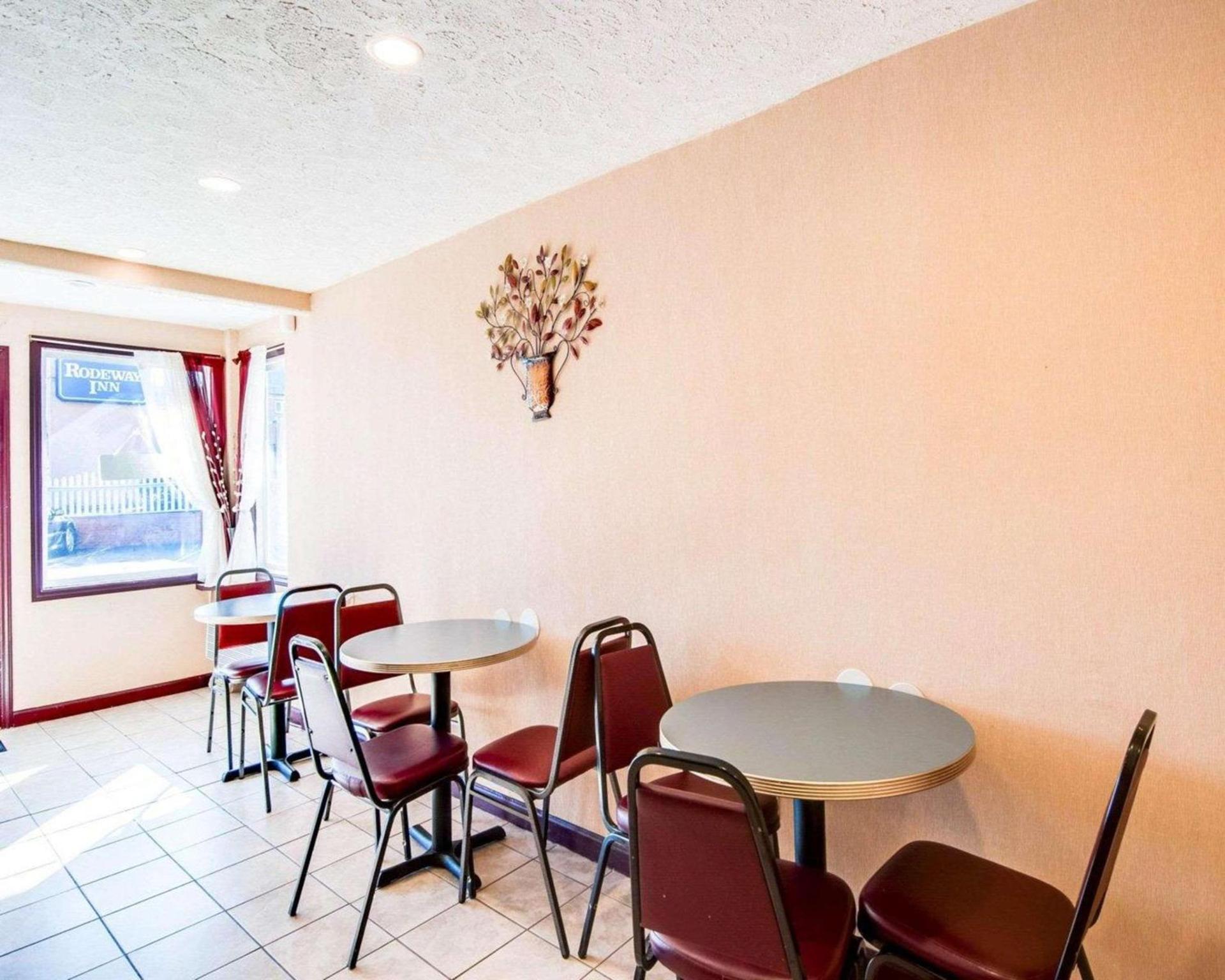 Econo Lodge Galax photo 12
