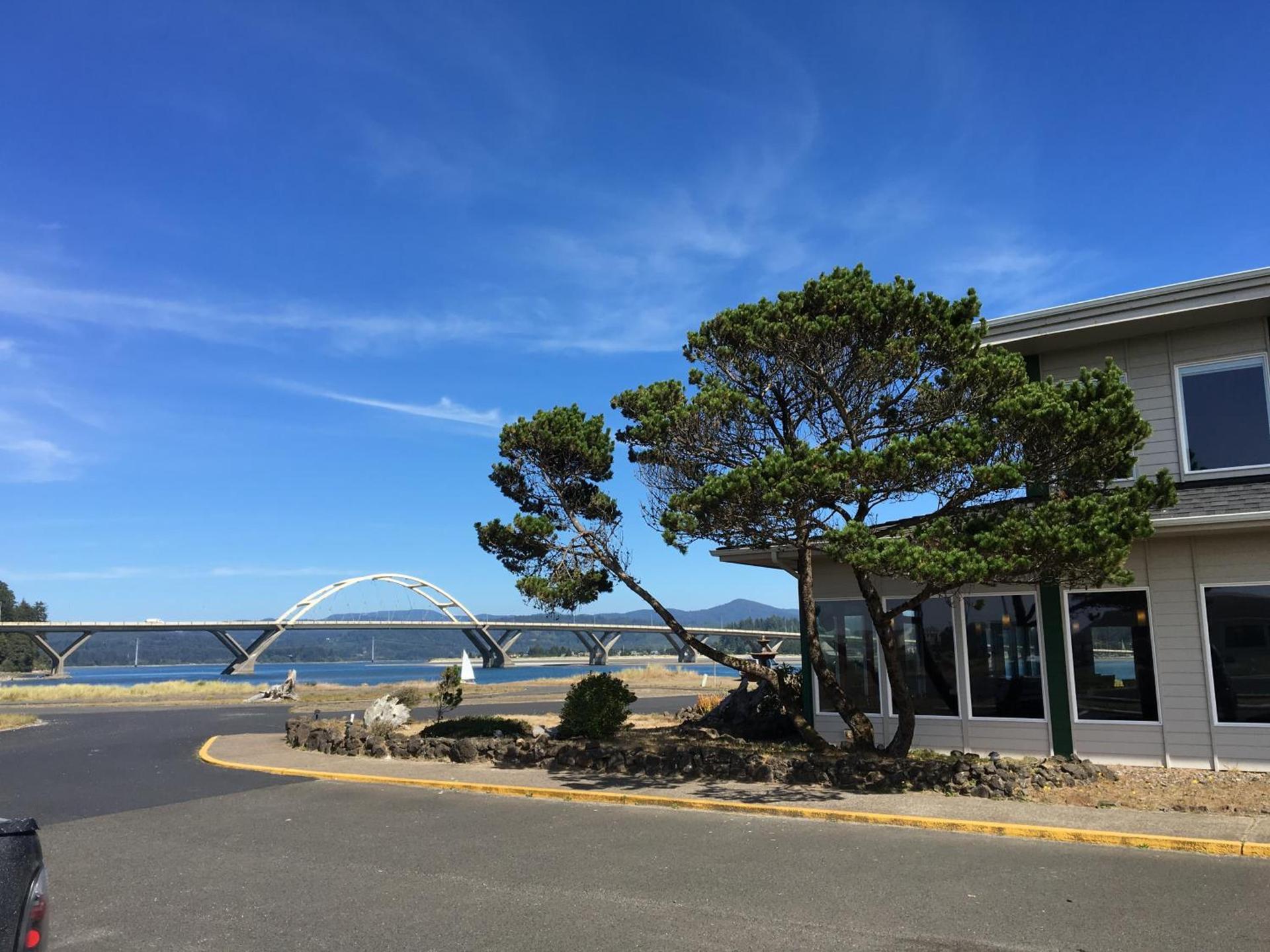 Waldport Bayfront Hotel & Restaurant photo 9