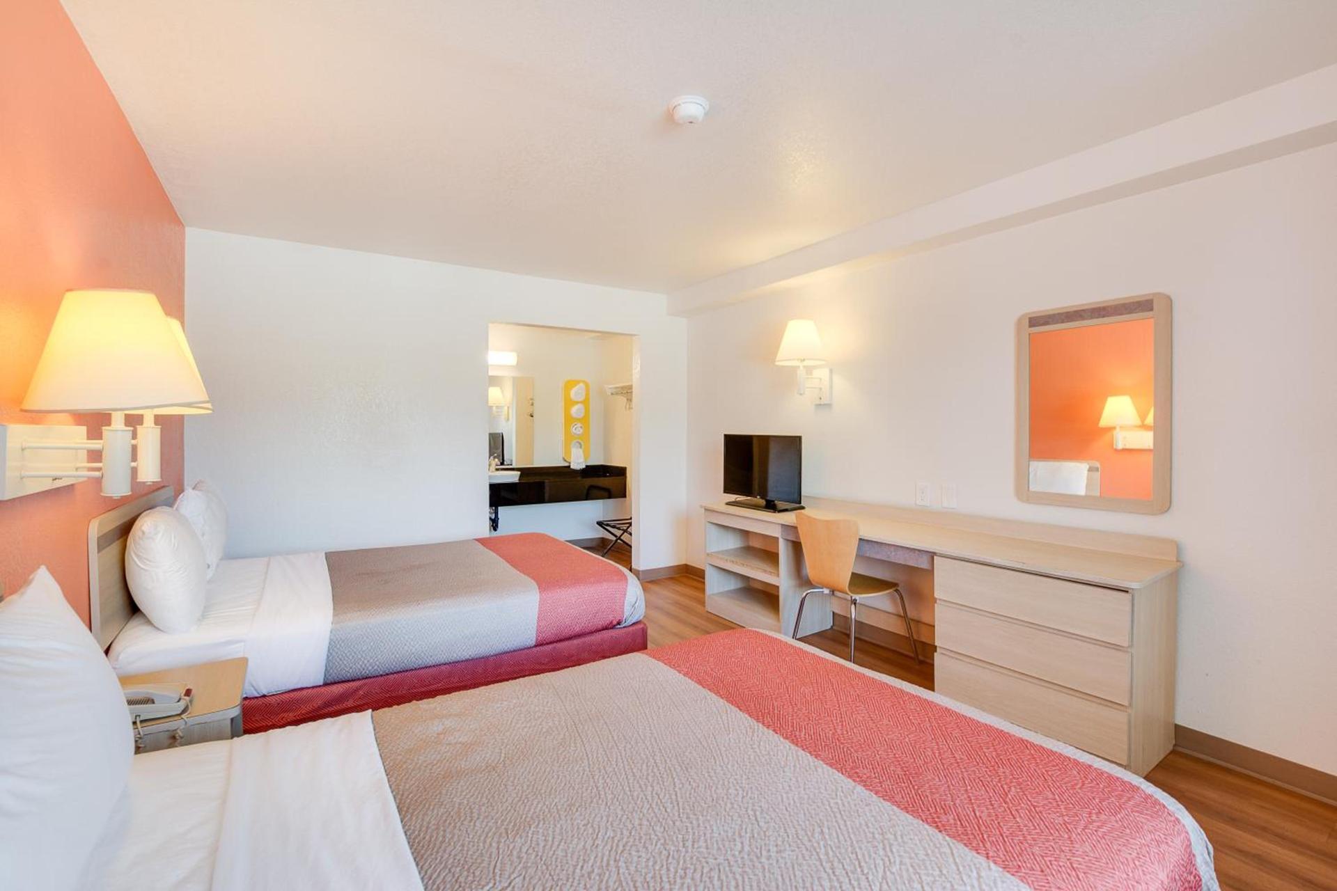 Motel 6-Columbus, OH - West photo 28