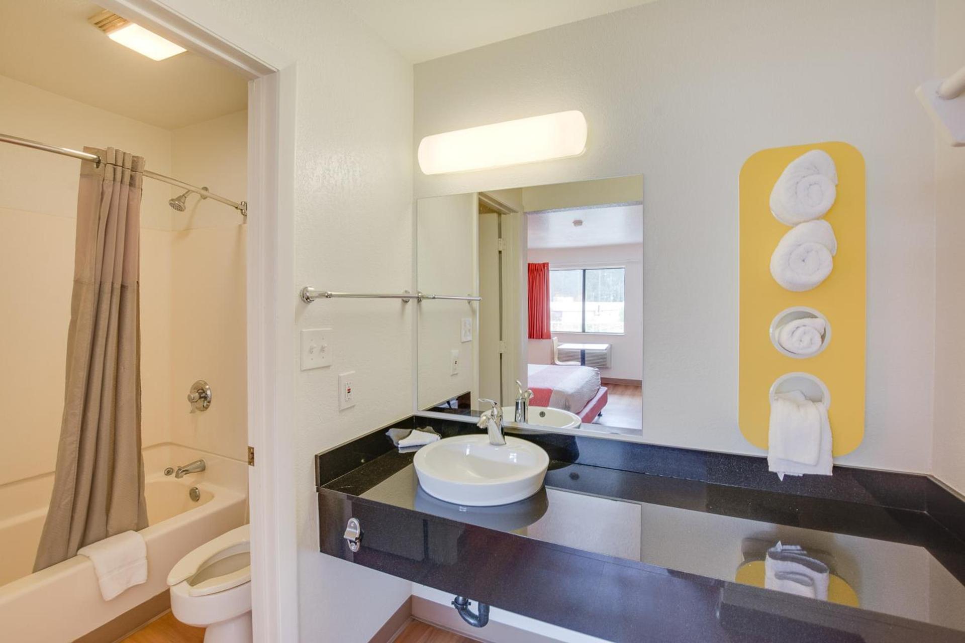 Motel 6-Columbus, OH - West photo 29