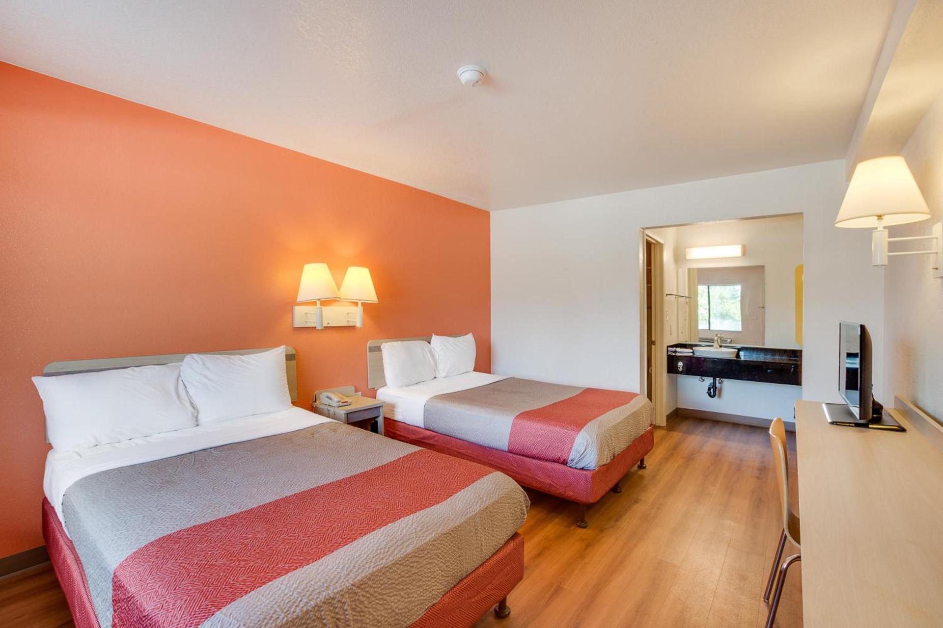 Motel 6-Columbus, OH - West photo 30