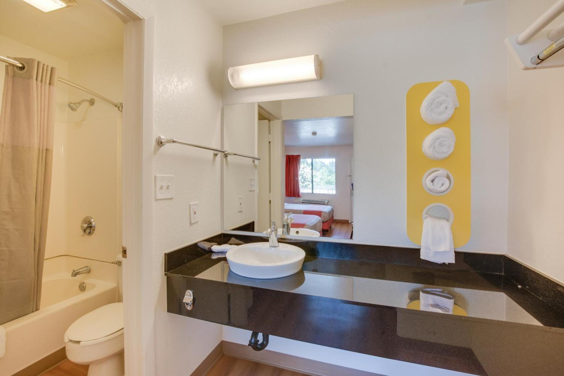 Motel 6-Columbus, OH - West photo 31