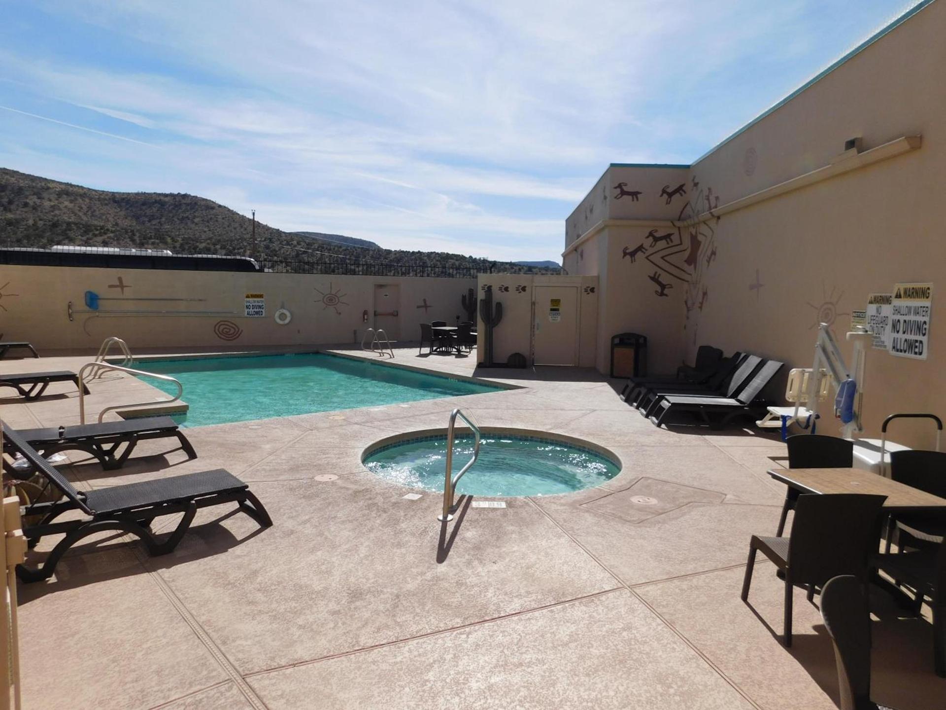 Hualapai Lodge photo 4