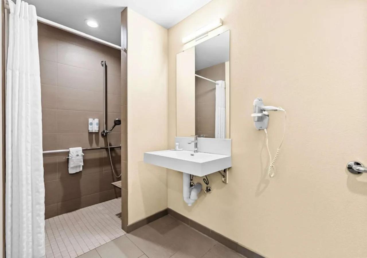 Aurora Inn photo 11