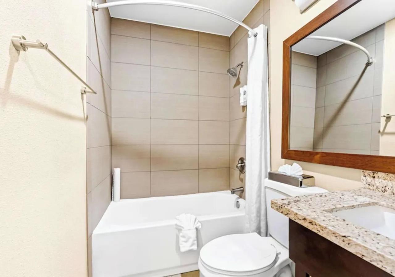 Aurora Inn photo 9