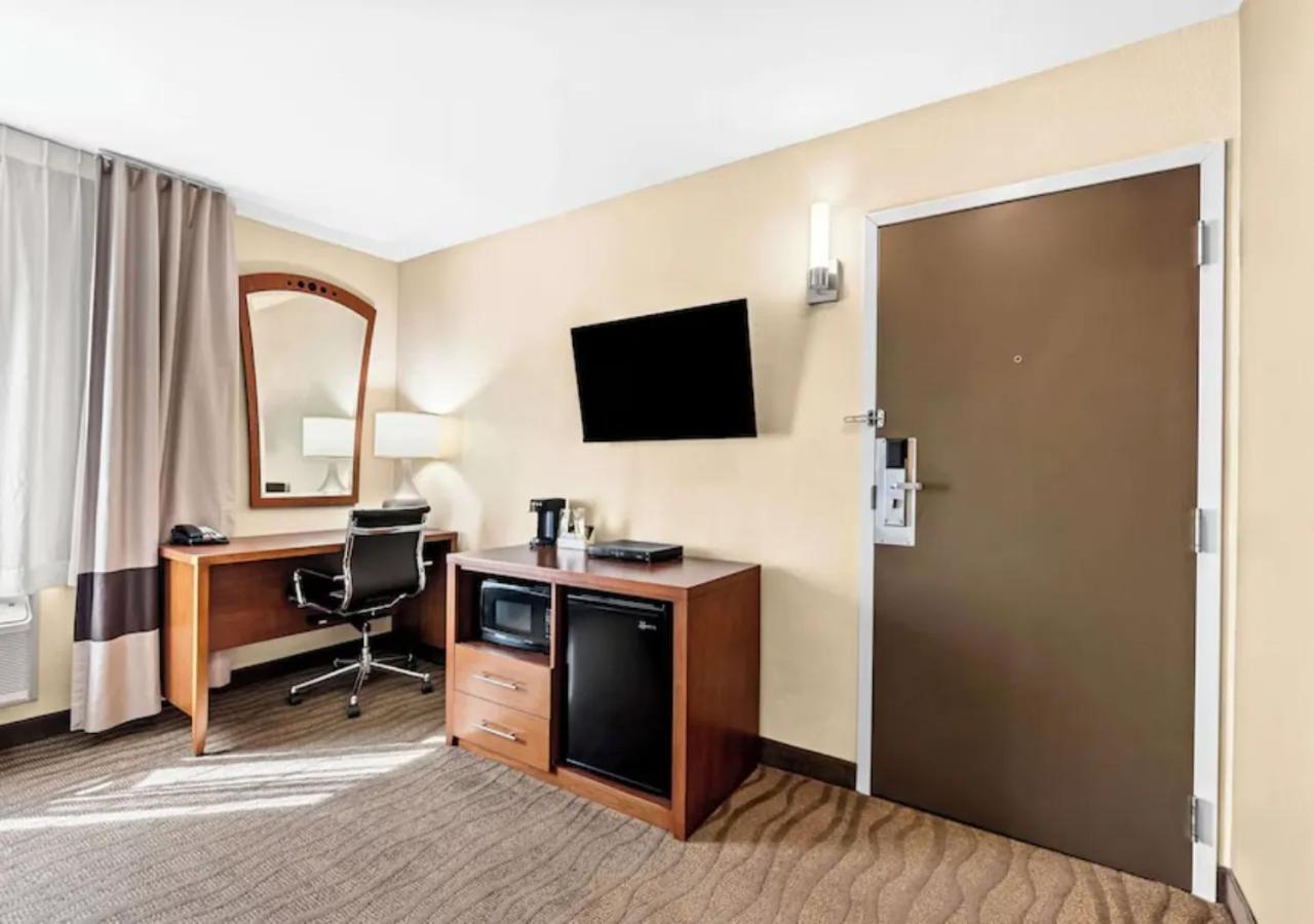 Aurora Inn photo 2